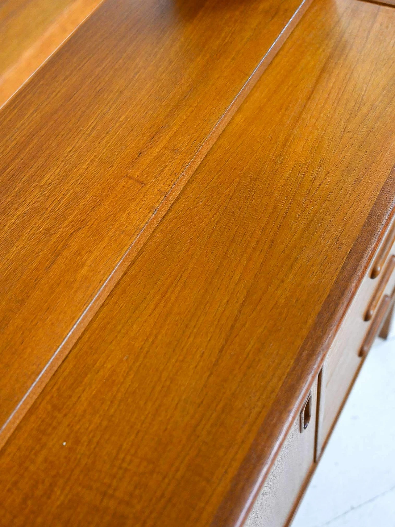 Libreria svedese in teak con piano estraibile, scaffali, ante scorrevoli e cassetti, anni '60 10