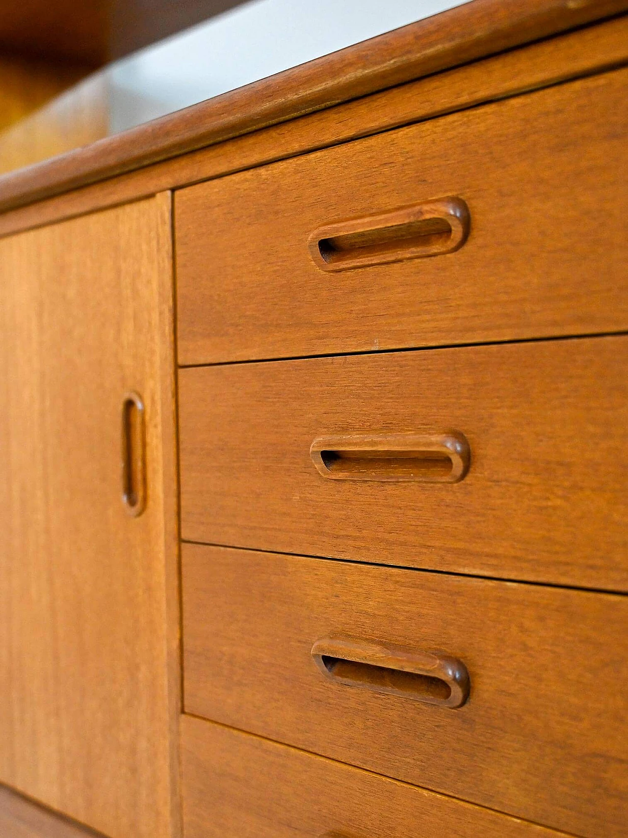 Libreria svedese in teak con piano estraibile, scaffali, ante scorrevoli e cassetti, anni '60 12