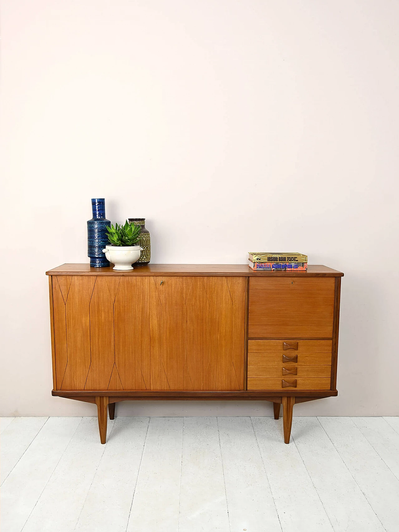 Credenza scandinava in legno con ante e cassetti, anni '60 1