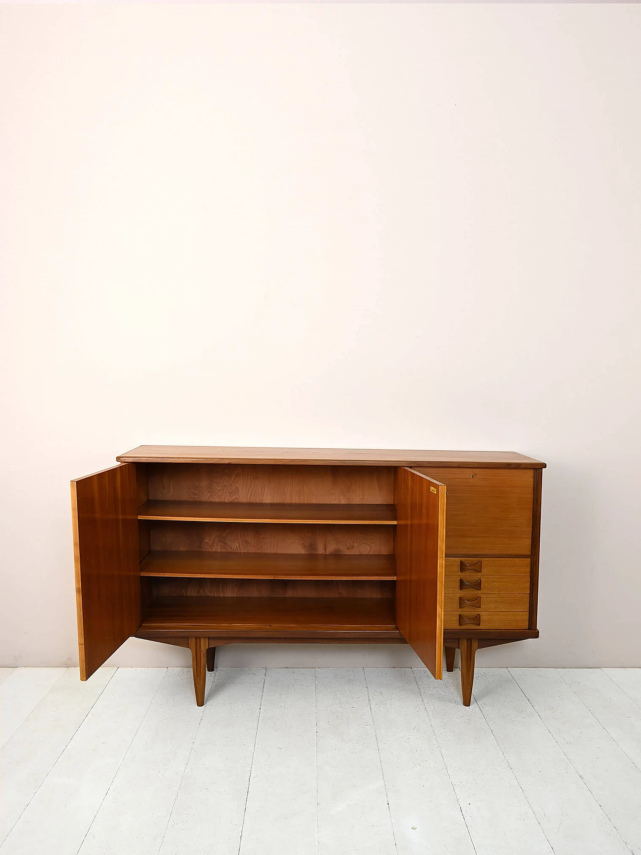 Credenza scandinava in legno con ante e cassetti, anni '60 3