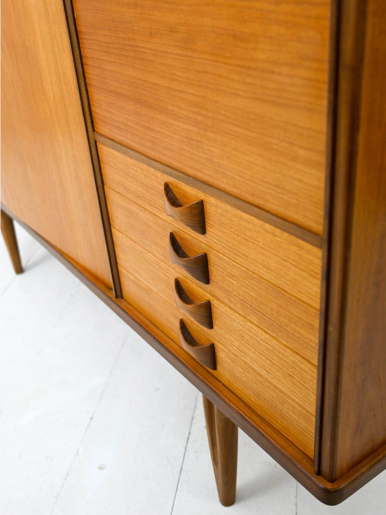 Credenza scandinava in legno con ante e cassetti, anni '60 11