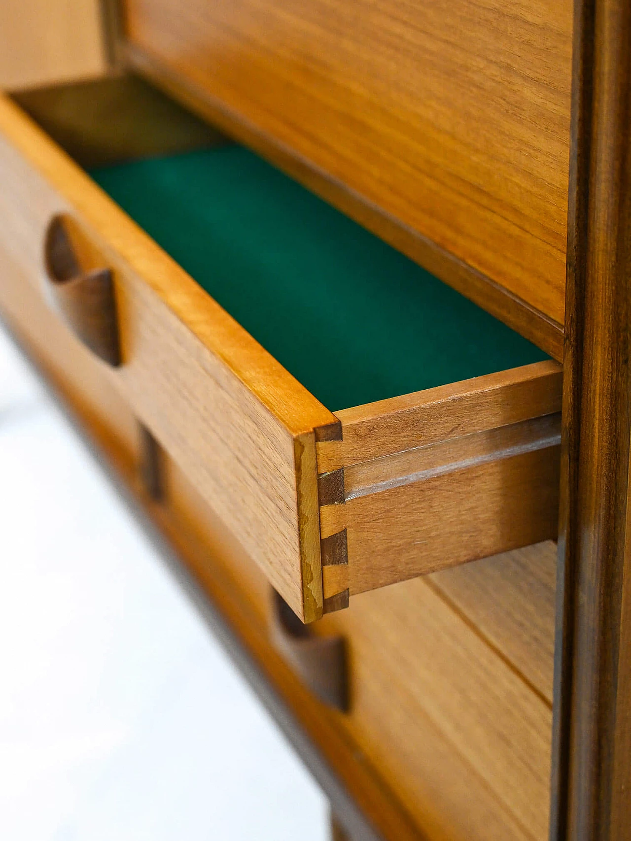 Credenza scandinava in legno con ante e cassetti, anni '60 12