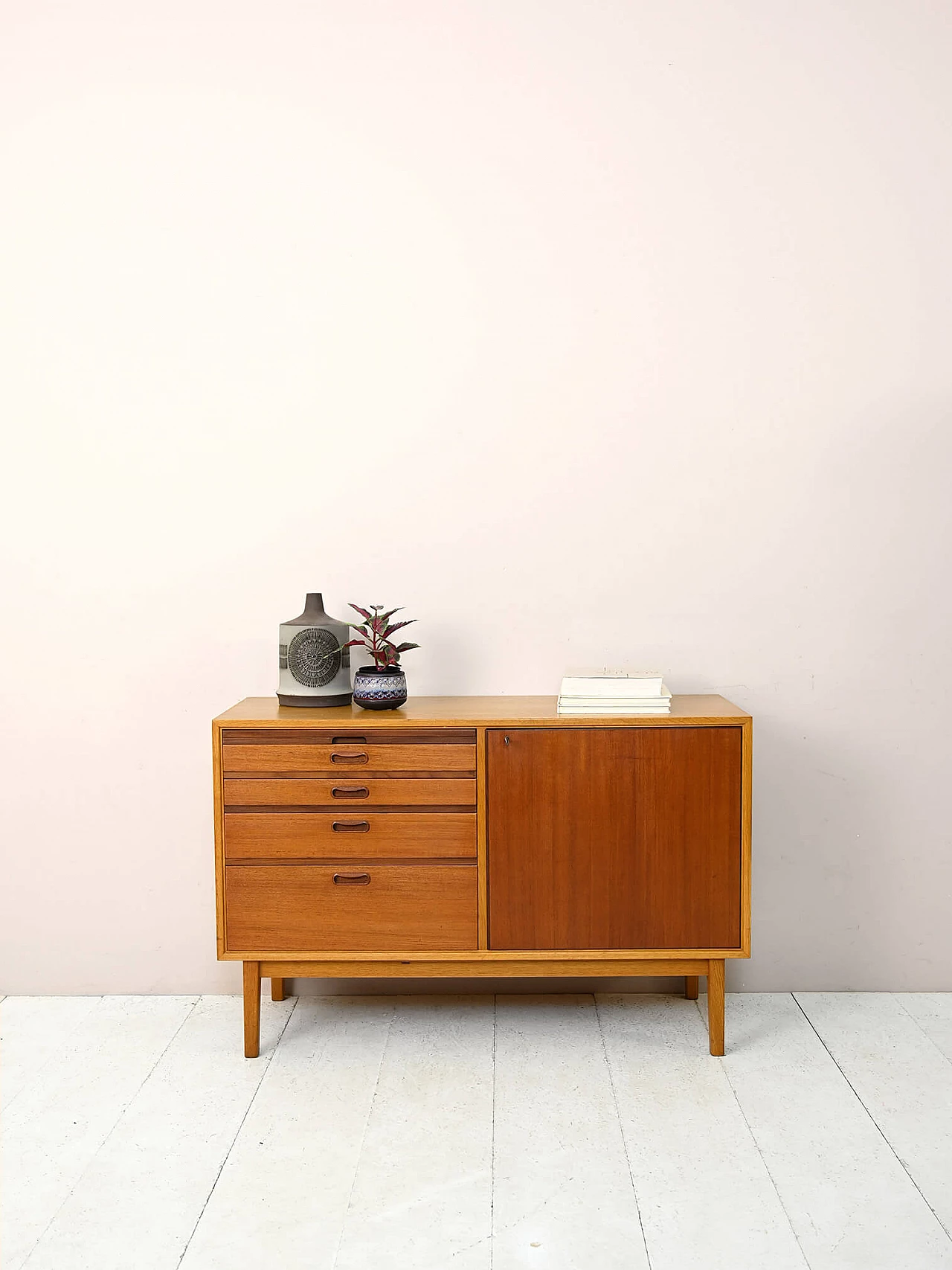 Small Scandinavian sideboard with pull-out top, 1960s 1