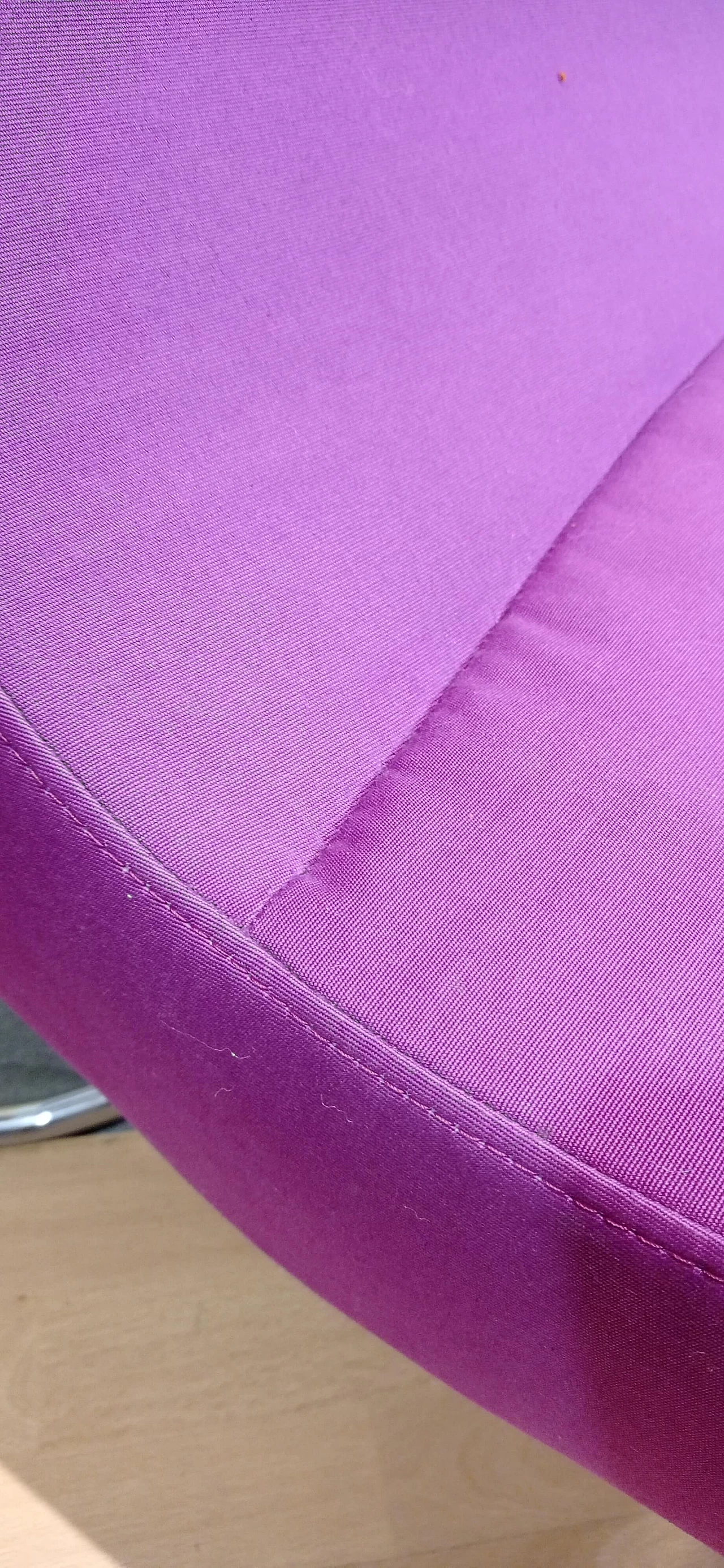 Poltrona Pop in tessuto viola di Christian Werner per Ligne Roset 9