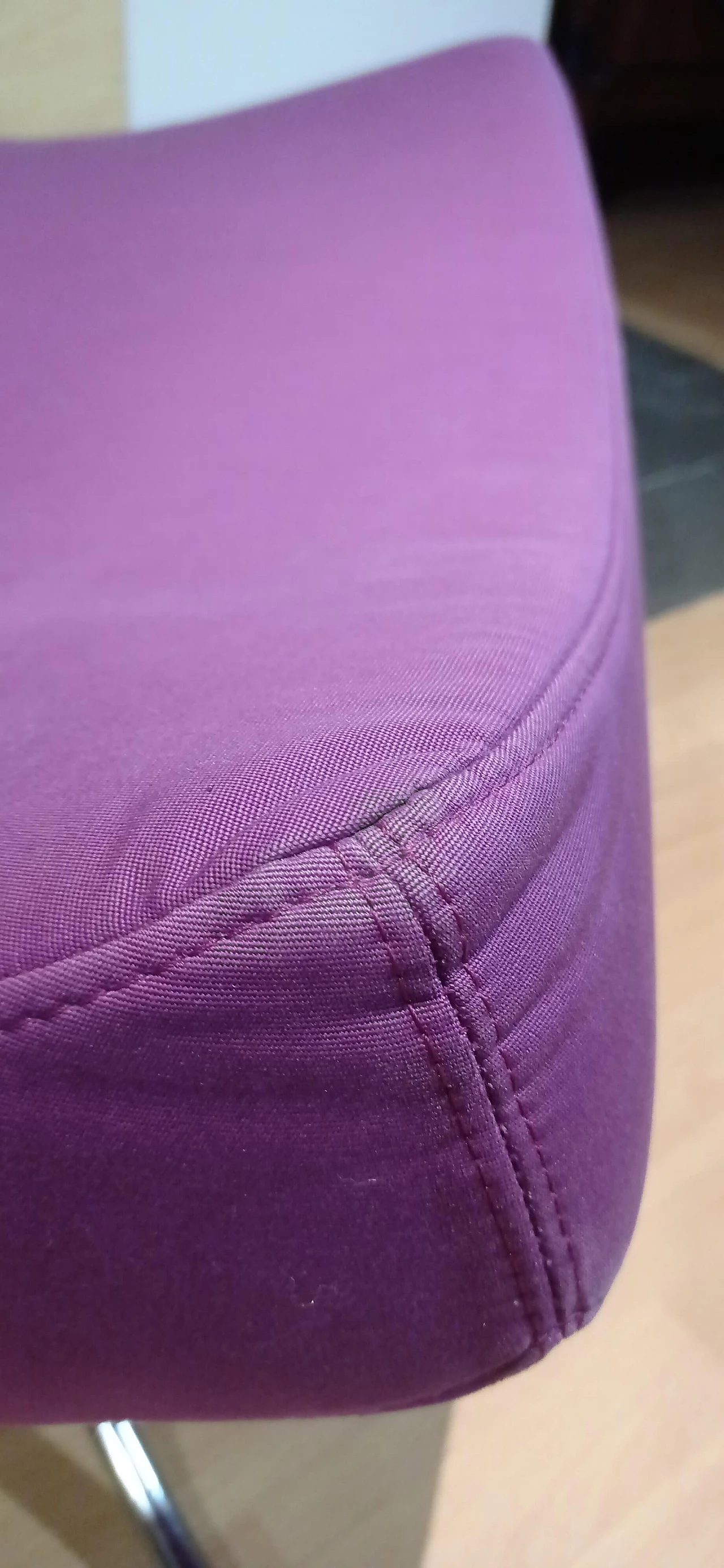 Poltrona Pop in tessuto viola di Christian Werner per Ligne Roset 10