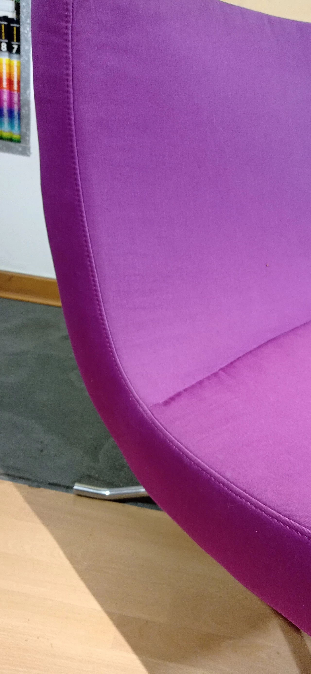 Poltrona Pop in tessuto viola di Christian Werner per Ligne Roset 13