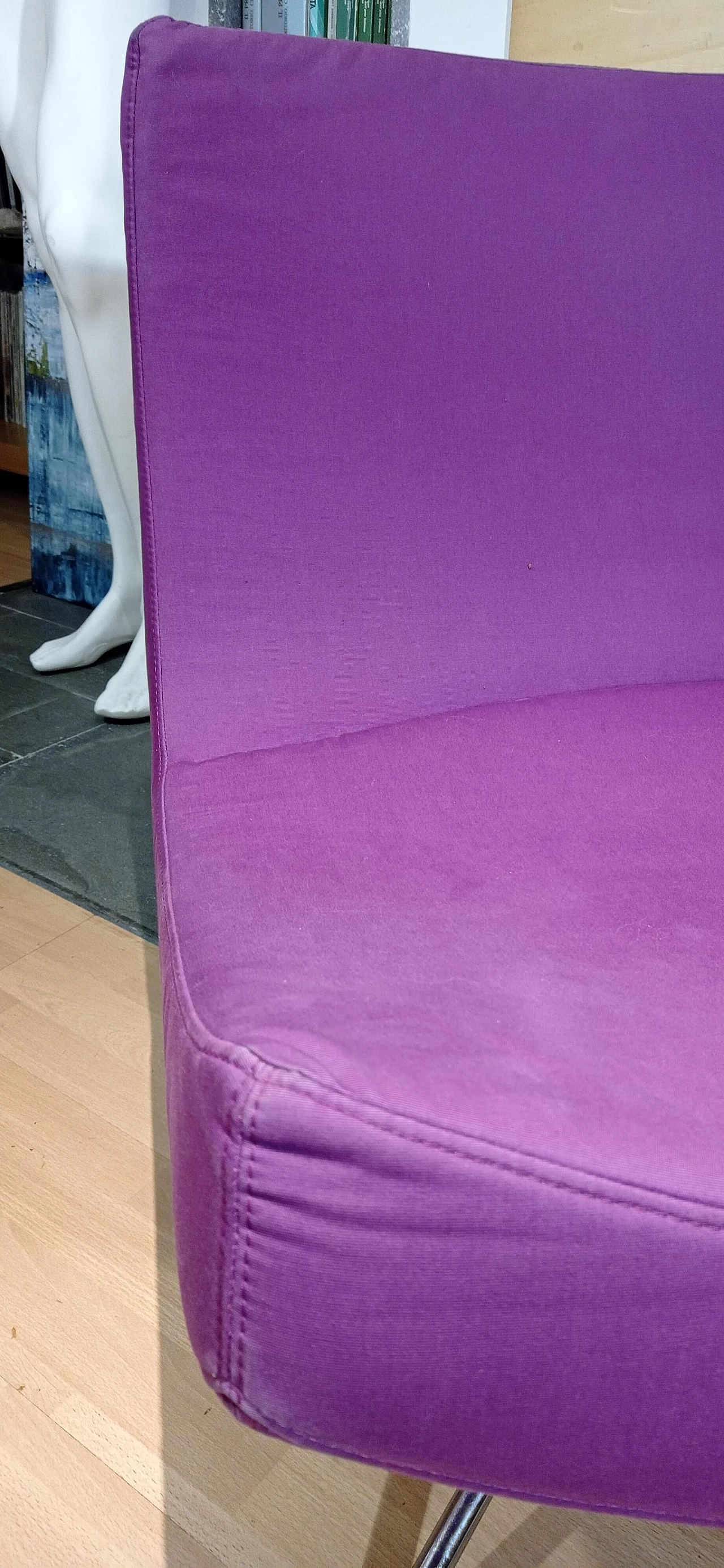 Poltrona Pop in tessuto viola di Christian Werner per Ligne Roset 17