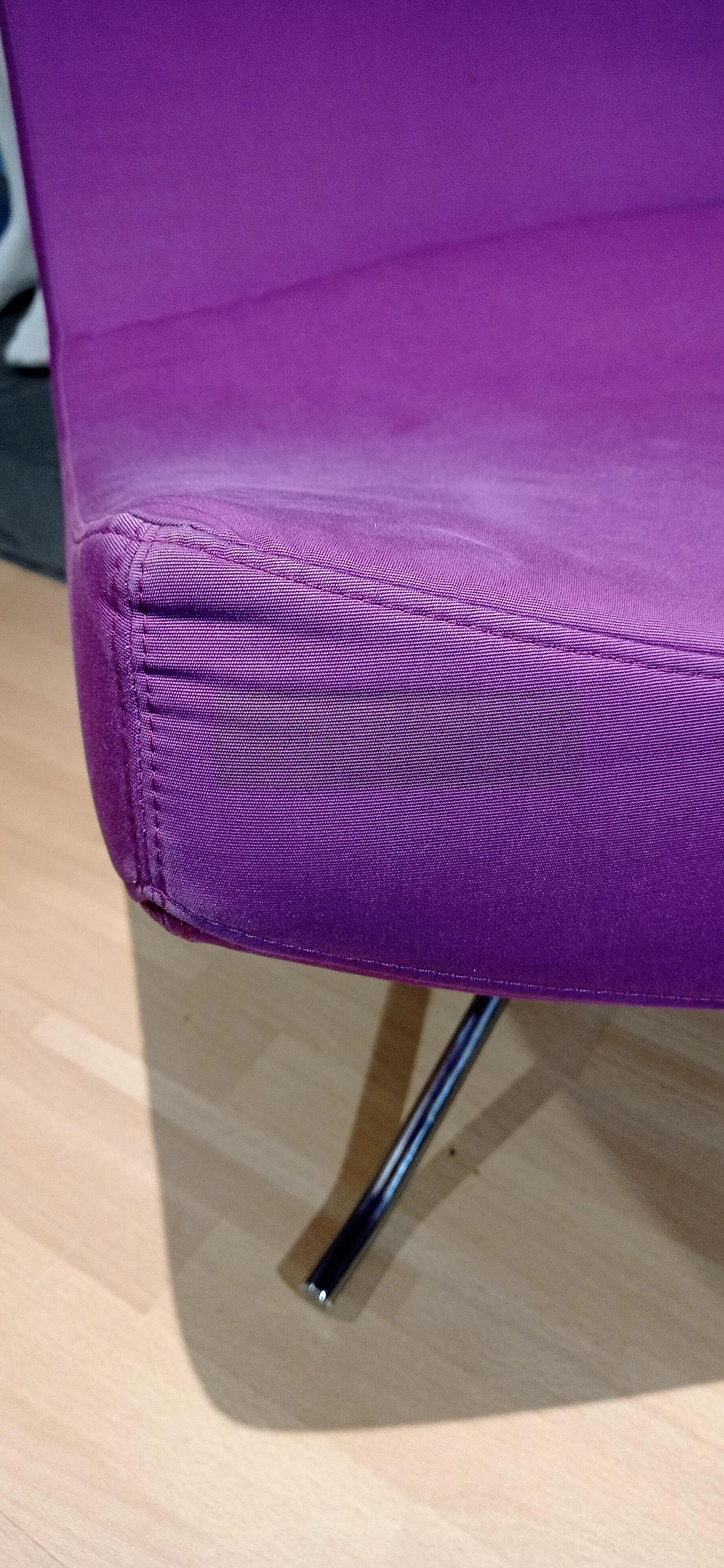 Poltrona Pop in tessuto viola di Christian Werner per Ligne Roset 19