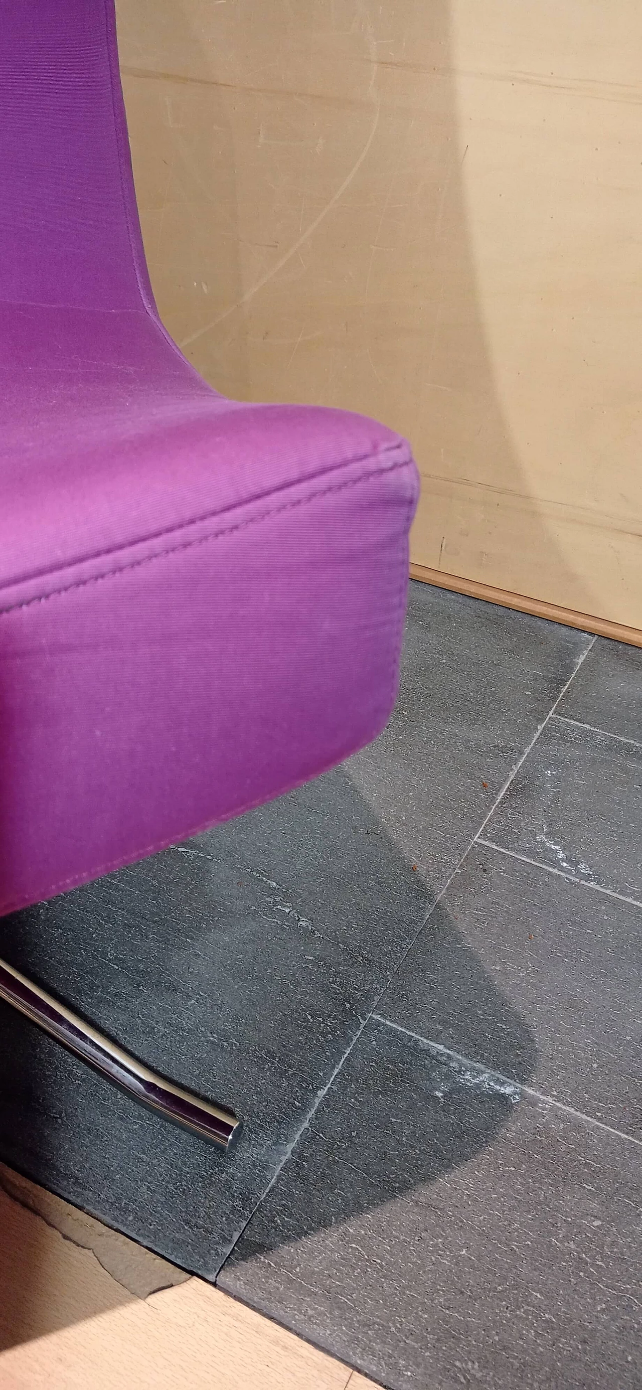 Poltrona Pop in tessuto viola di Christian Werner per Ligne Roset 21