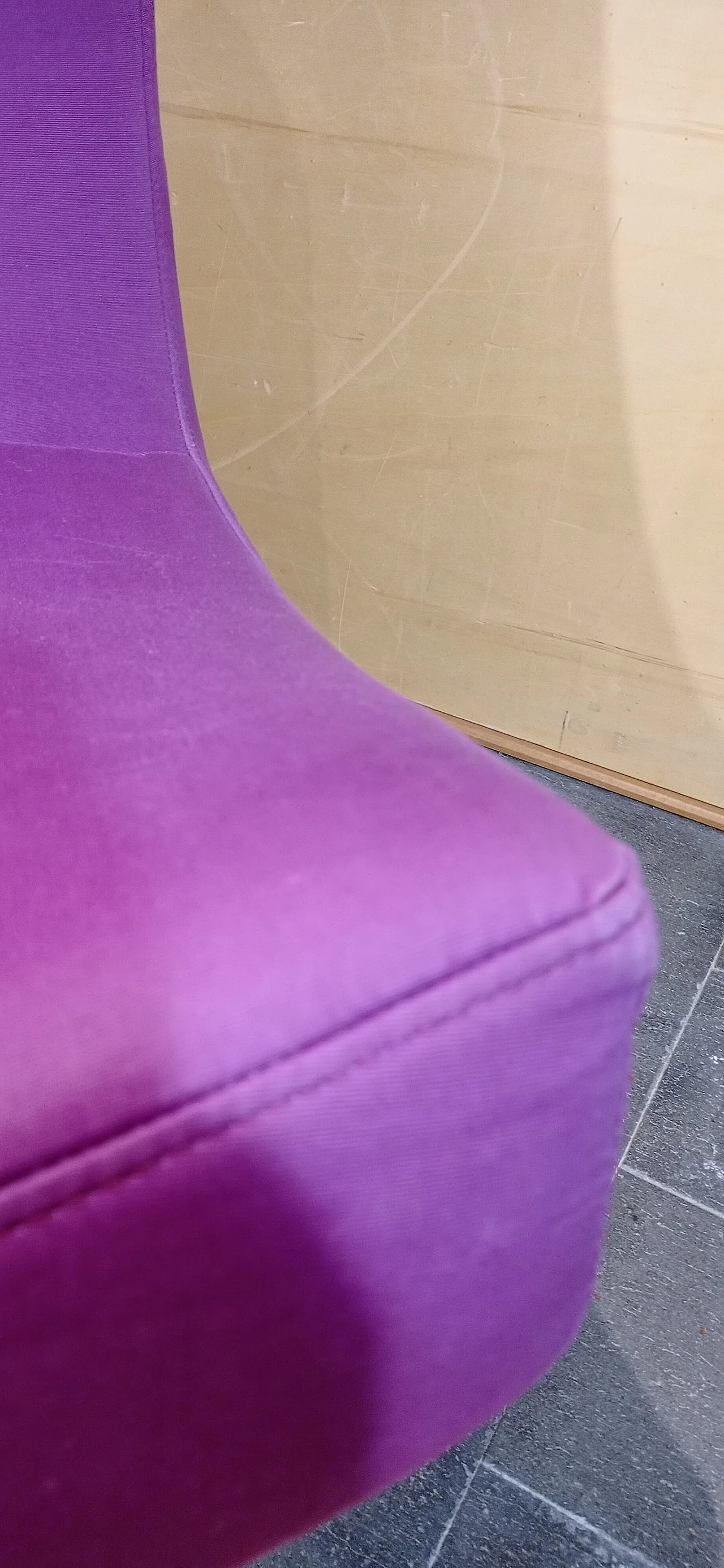 Poltrona Pop in tessuto viola di Christian Werner per Ligne Roset 22