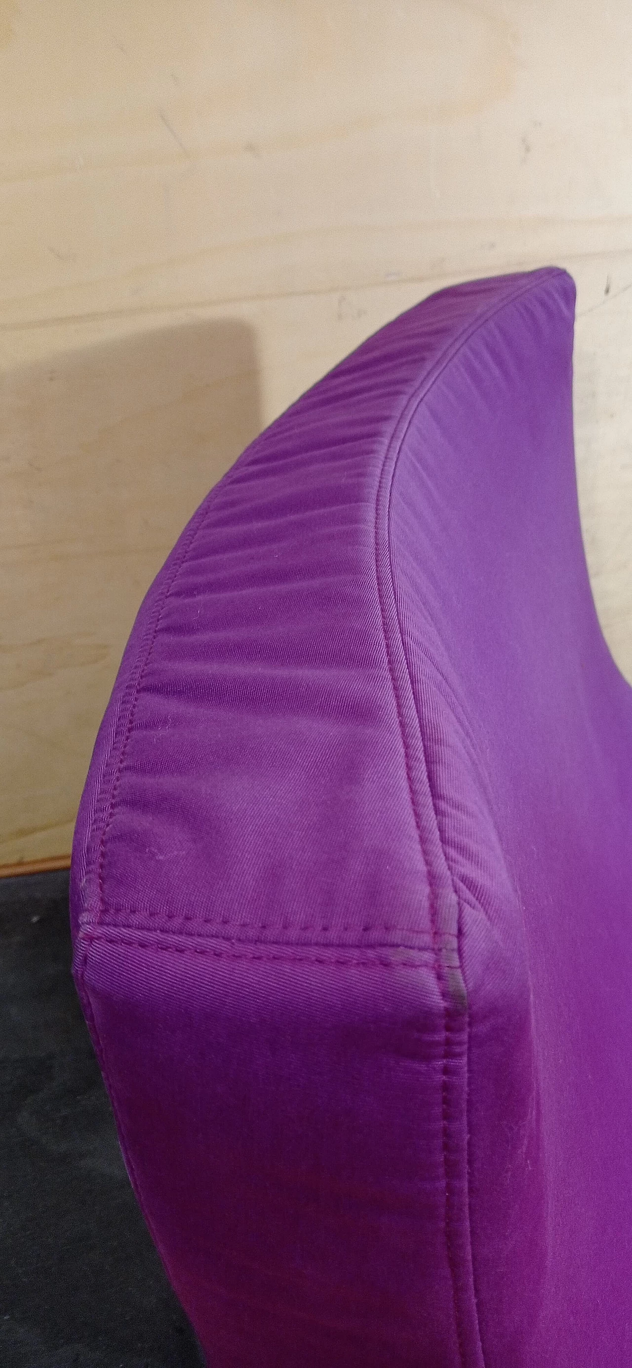 Poltrona Pop in tessuto viola di Christian Werner per Ligne Roset 36