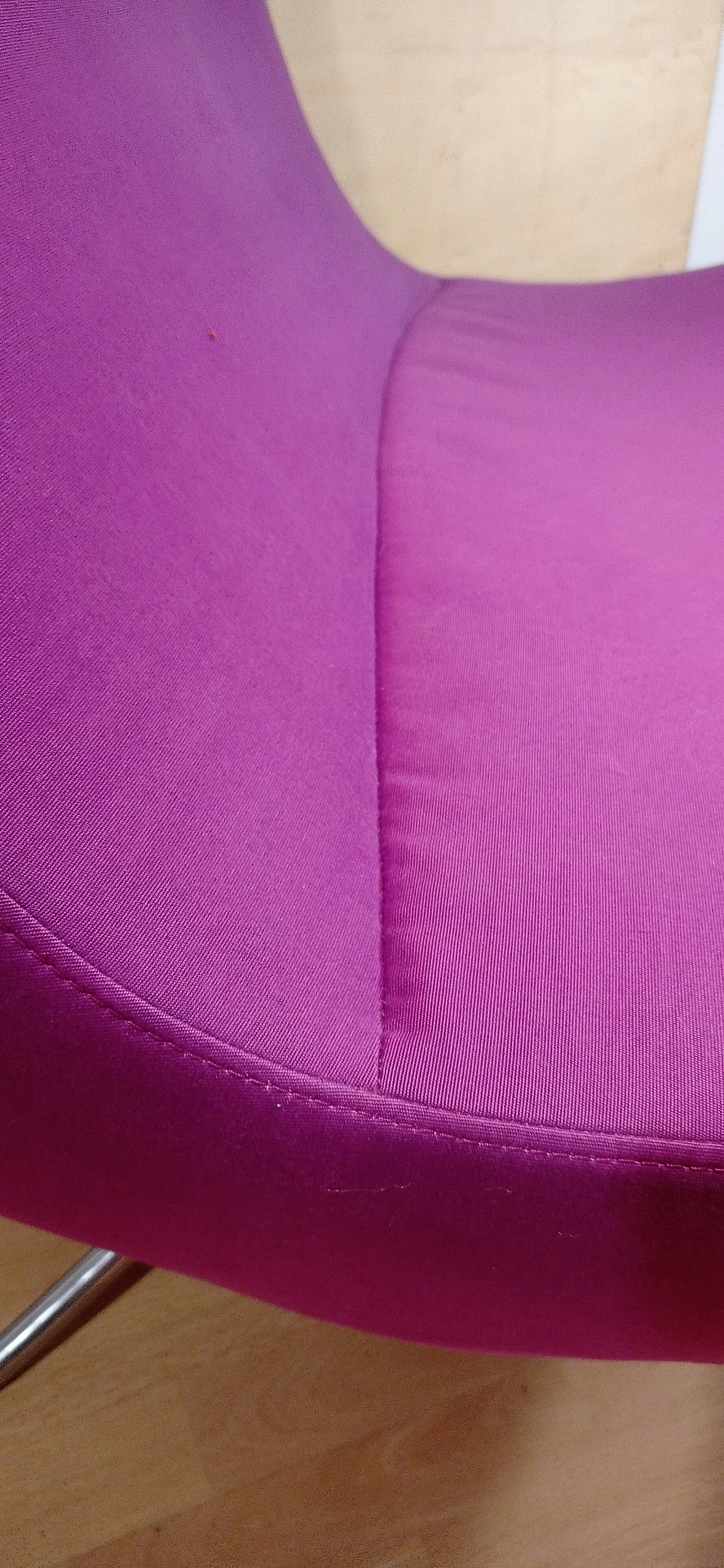 Poltrona Pop in tessuto viola di Christian Werner per Ligne Roset 40