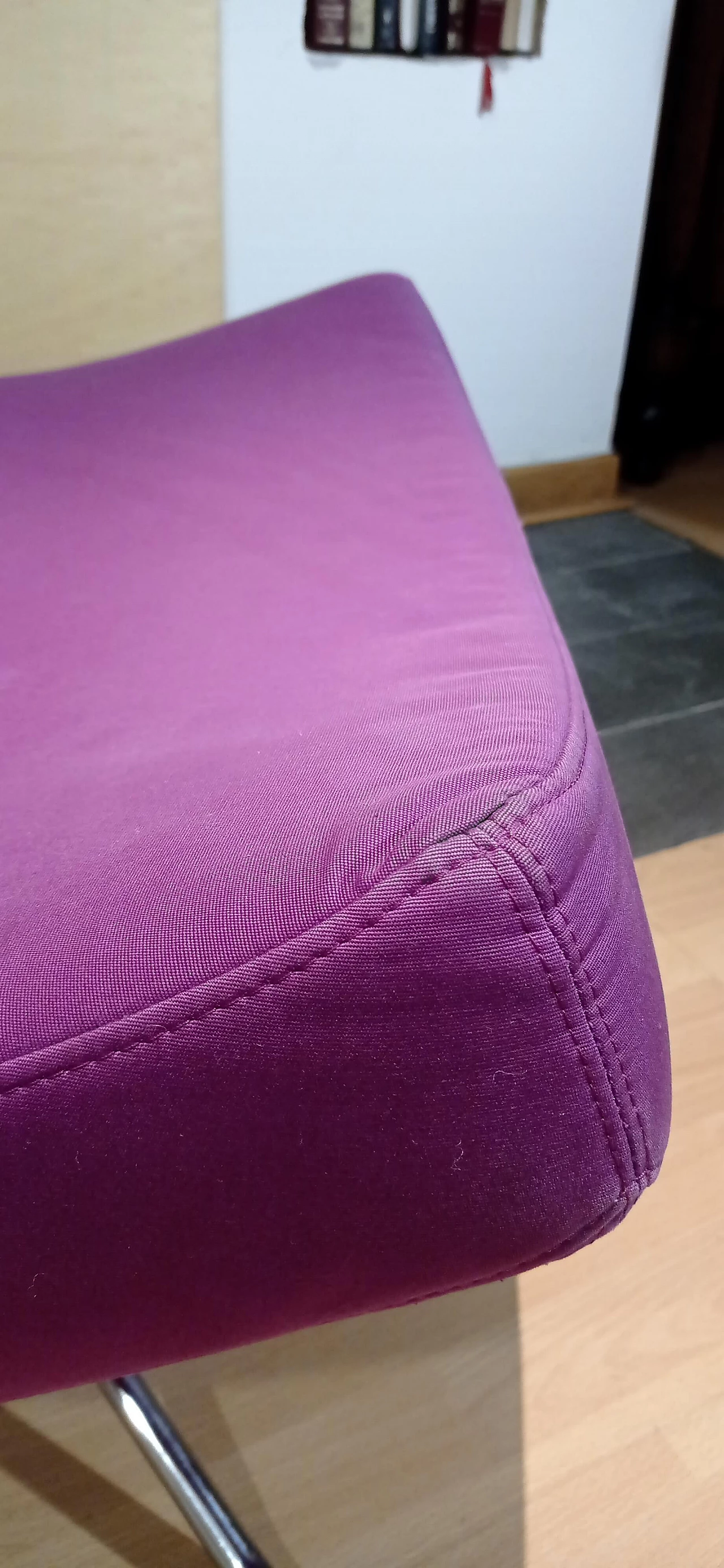 Poltrona Pop in tessuto viola di Christian Werner per Ligne Roset 41