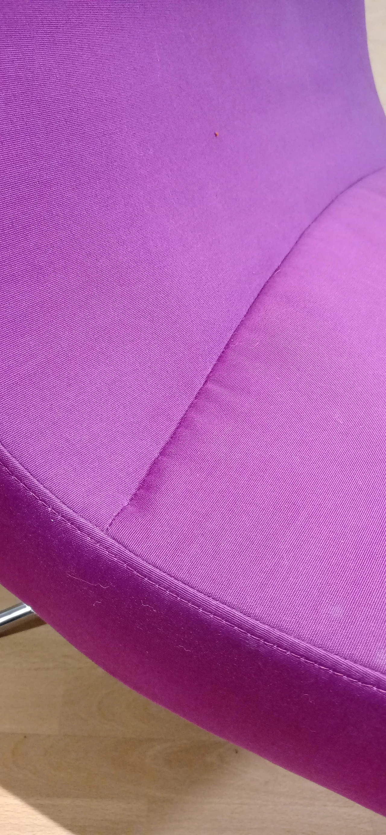 Poltrona Pop in tessuto viola di Christian Werner per Ligne Roset 43
