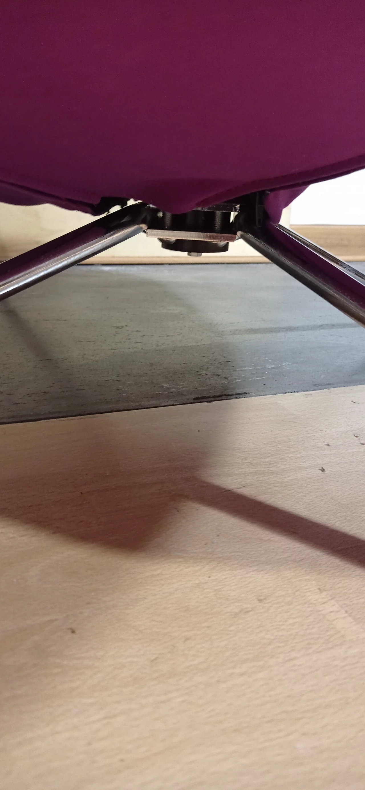 Poltrona Pop in tessuto viola di Christian Werner per Ligne Roset 47