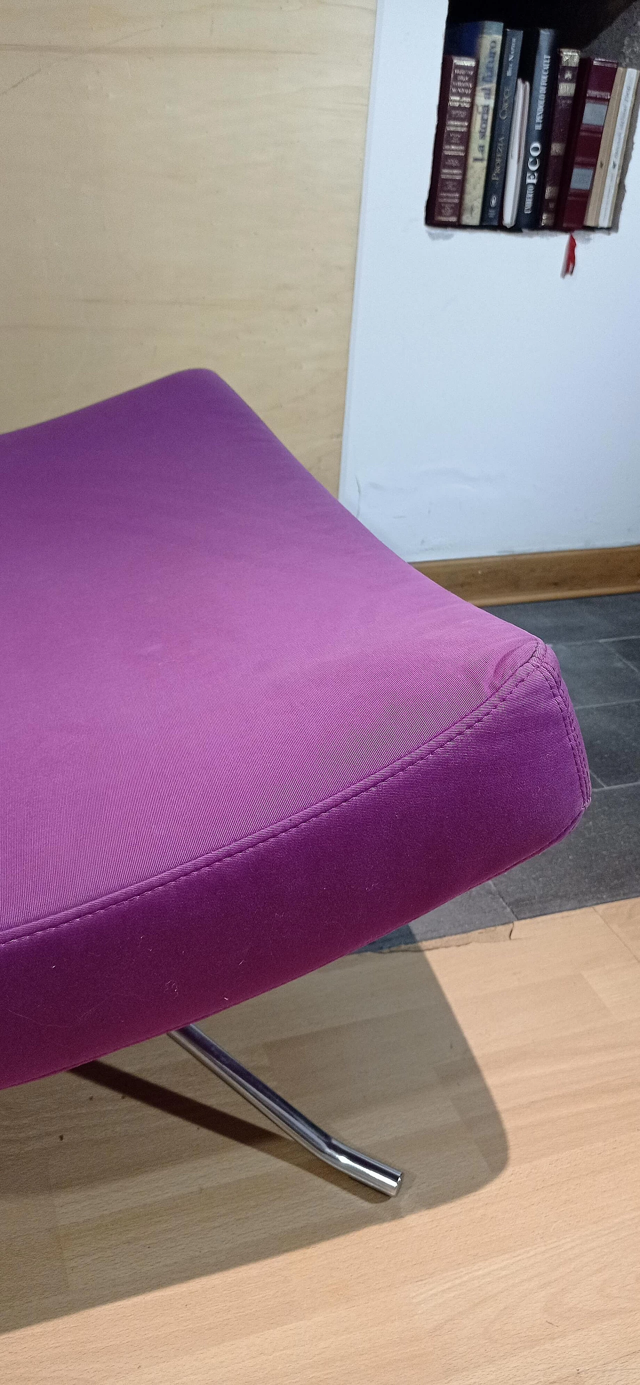 Poltrona Pop in tessuto viola di Christian Werner per Ligne Roset 61