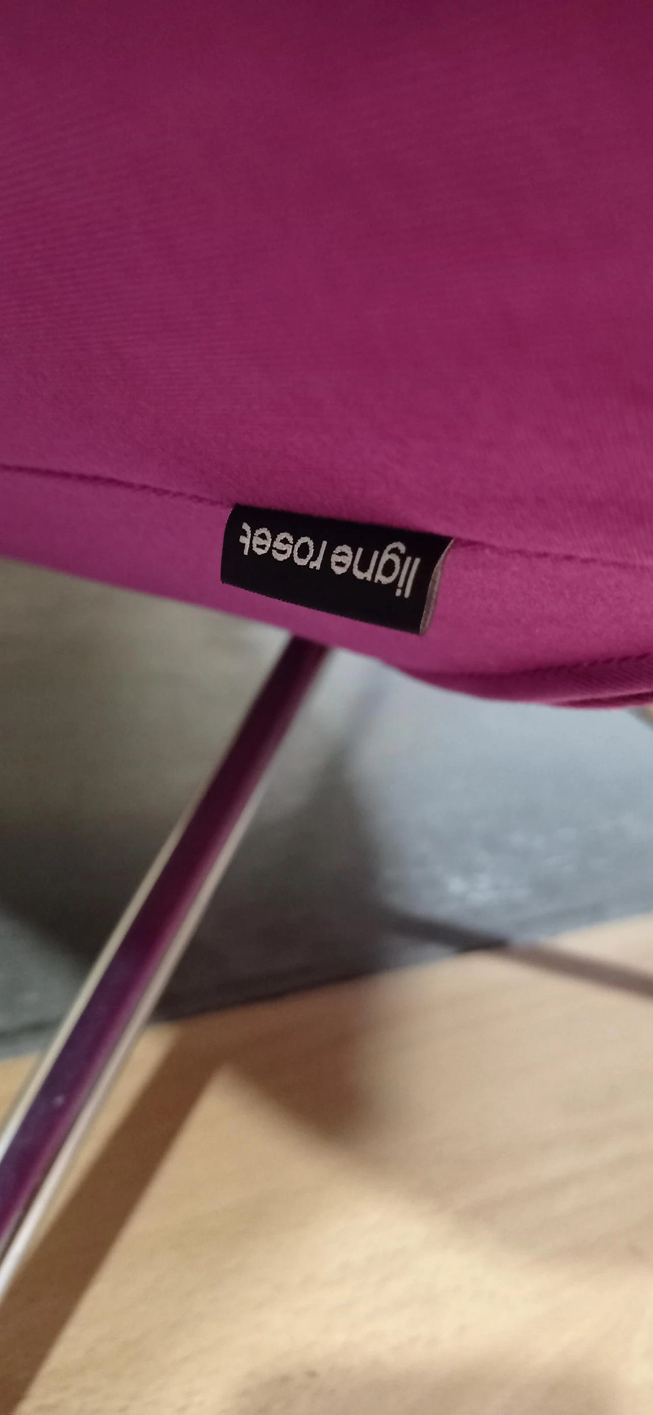 Poltrona Pop in tessuto viola di Christian Werner per Ligne Roset 66