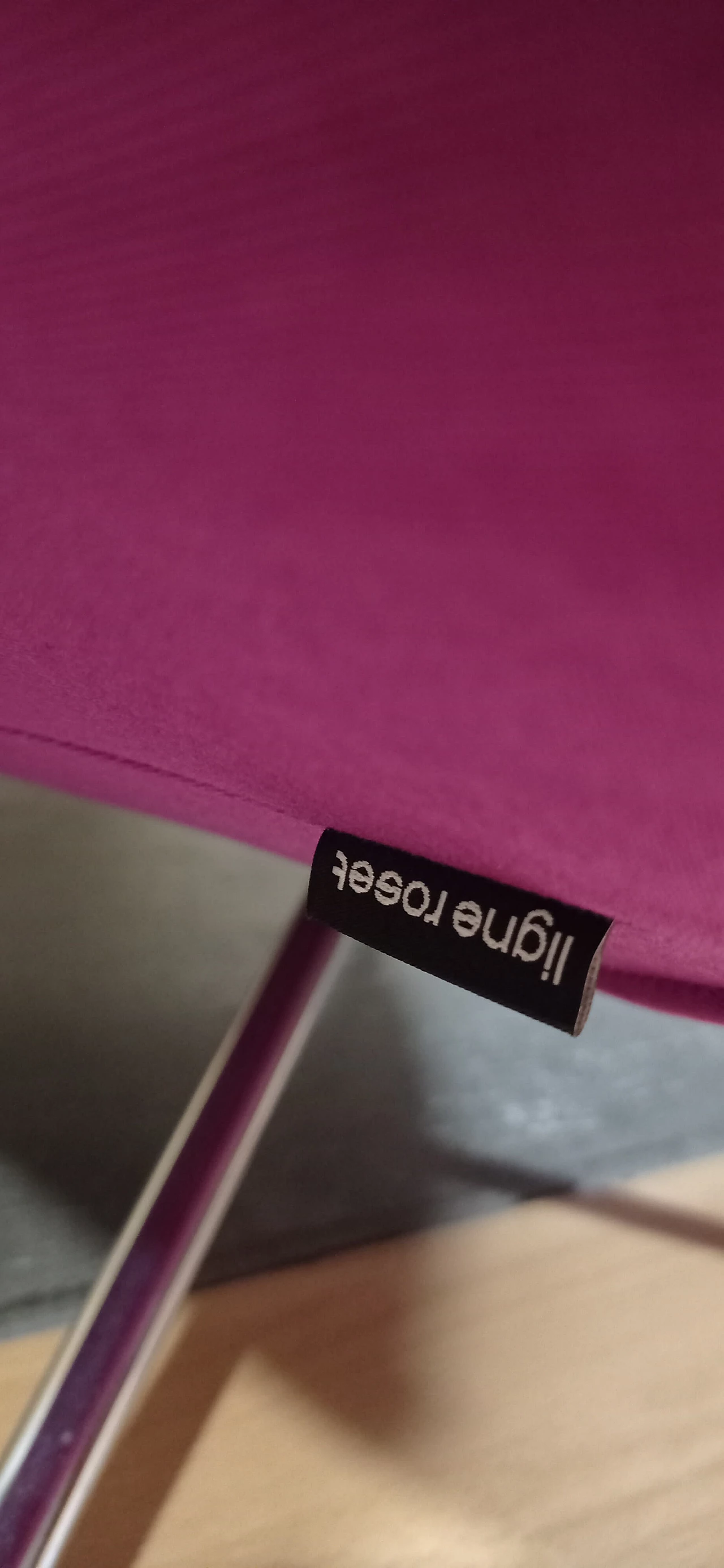 Poltrona Pop in tessuto viola di Christian Werner per Ligne Roset 67