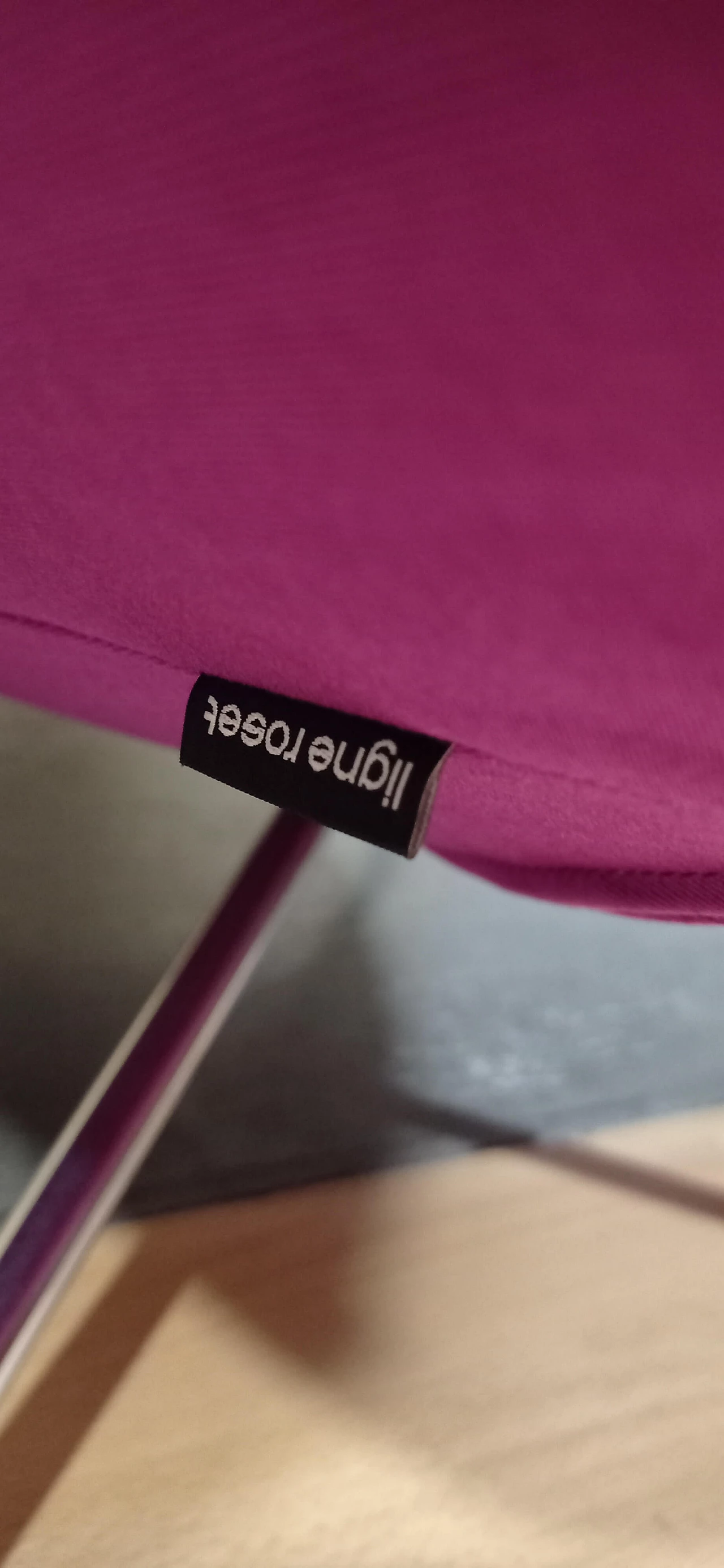 Poltrona Pop in tessuto viola di Christian Werner per Ligne Roset 68