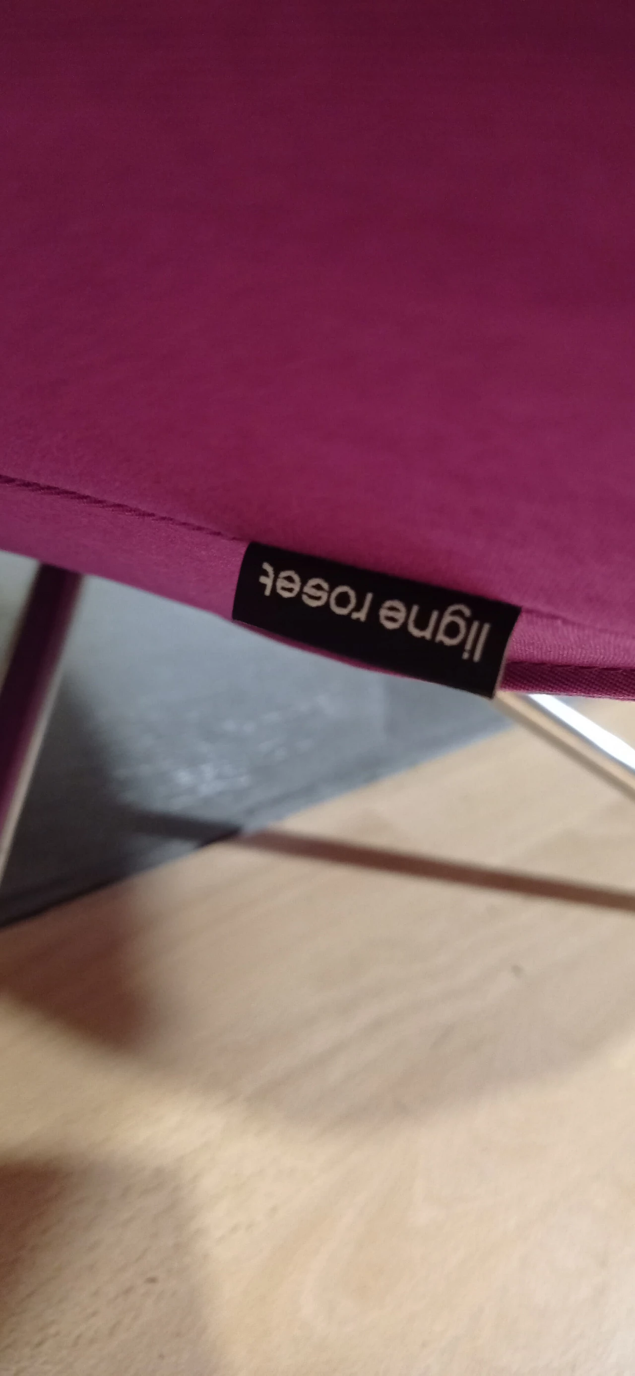 Poltrona Pop in tessuto viola di Christian Werner per Ligne Roset 71