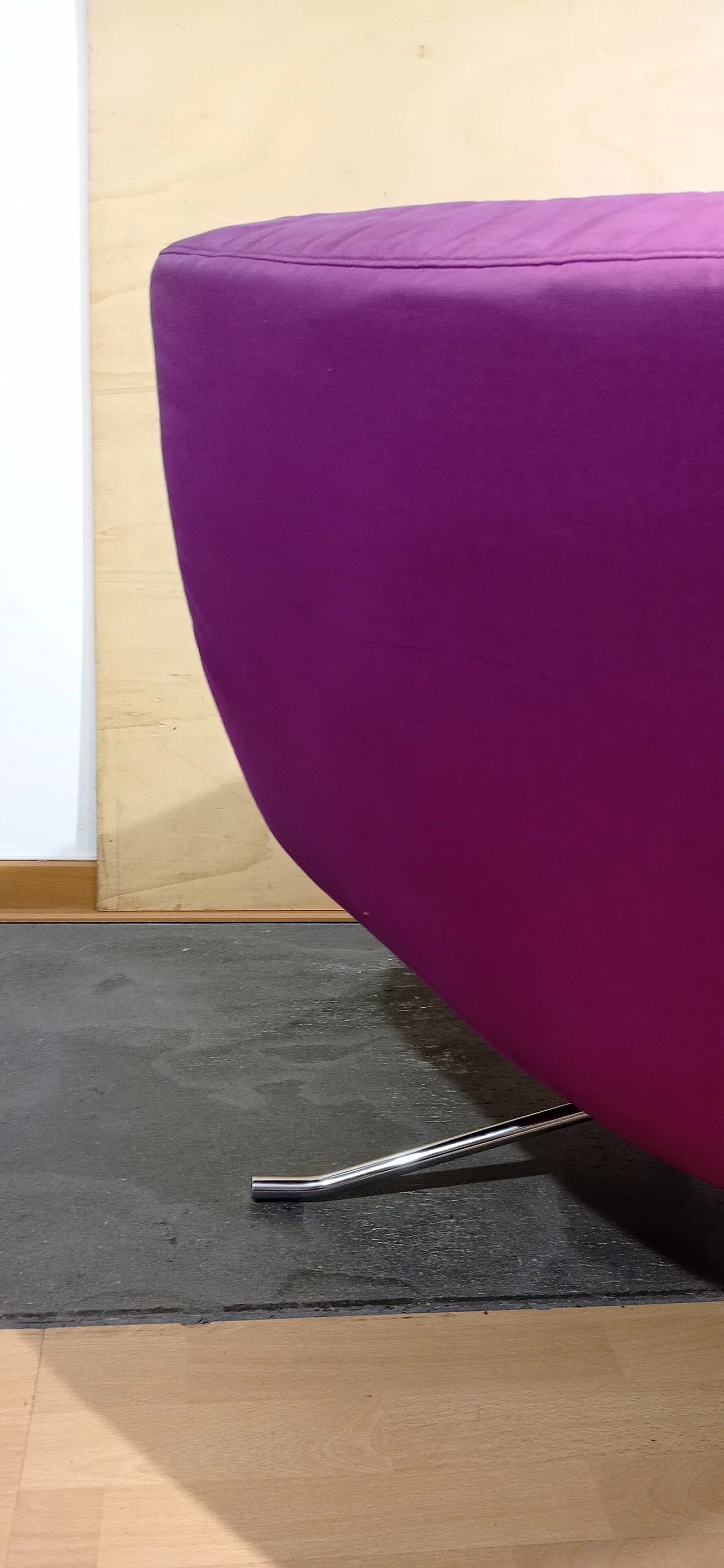 Poltrona Pop in tessuto viola di Christian Werner per Ligne Roset 80