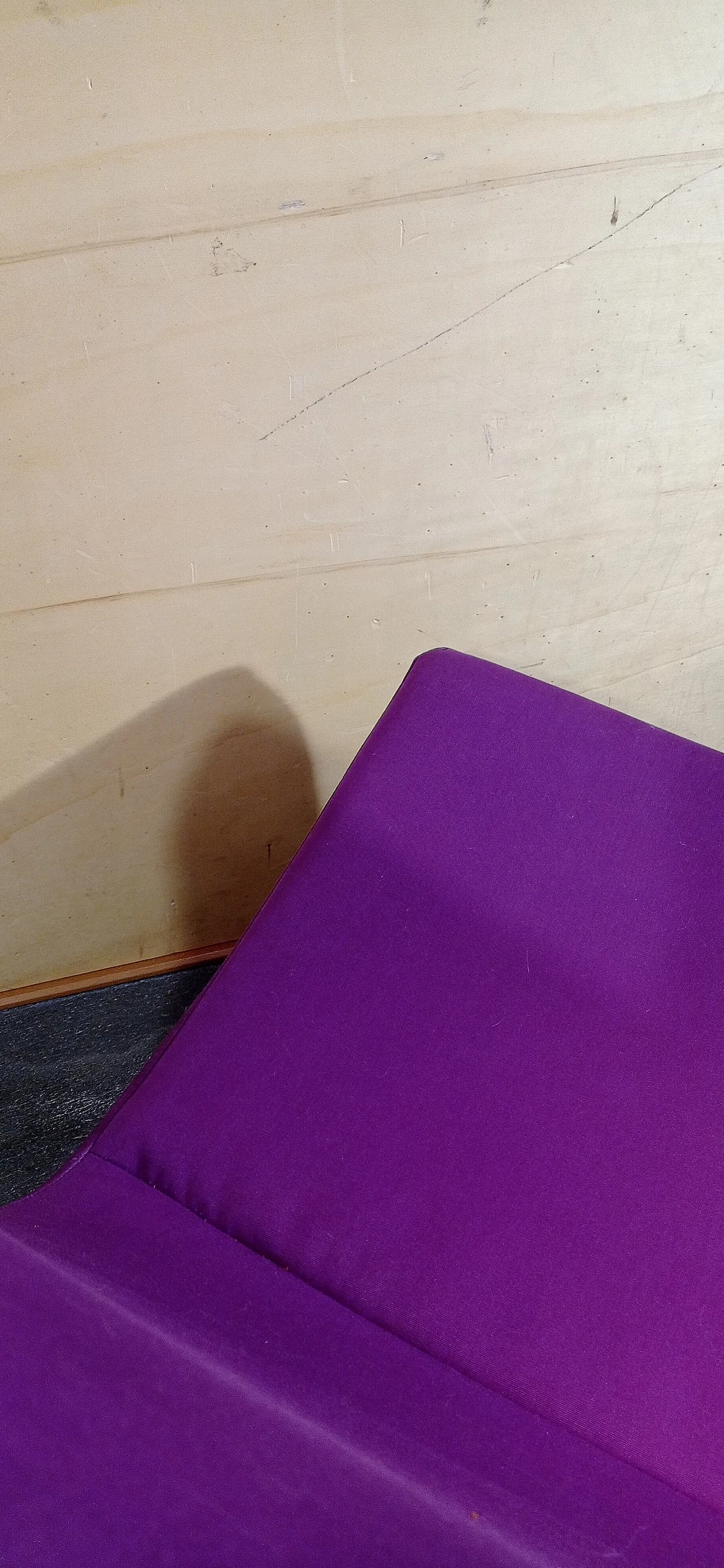 Poltrona Pop in tessuto viola di Christian Werner per Ligne Roset 82