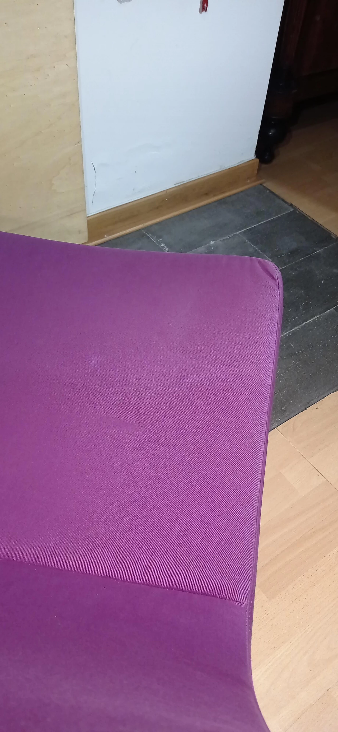 Poltrona Pop in tessuto viola di Christian Werner per Ligne Roset 83