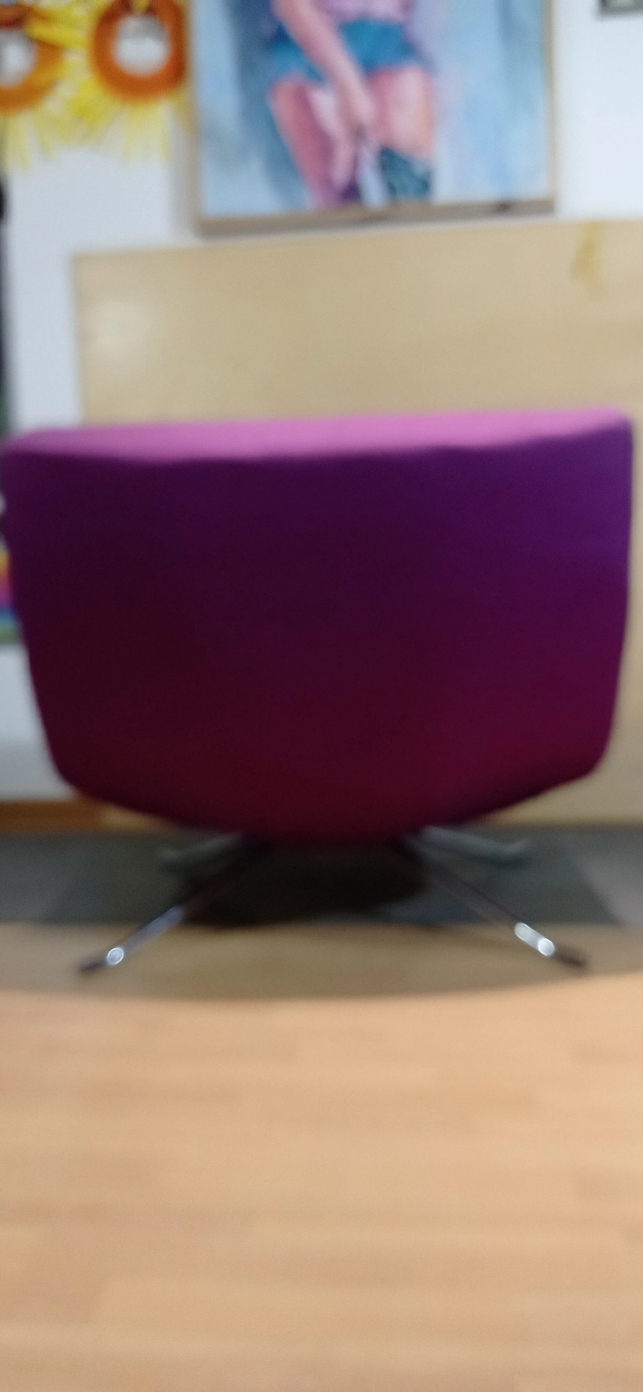 Poltrona Pop in tessuto viola di Christian Werner per Ligne Roset 89