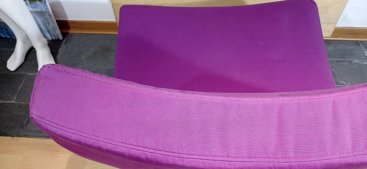 Poltrona Pop in tessuto viola di Christian Werner per Ligne Roset 100