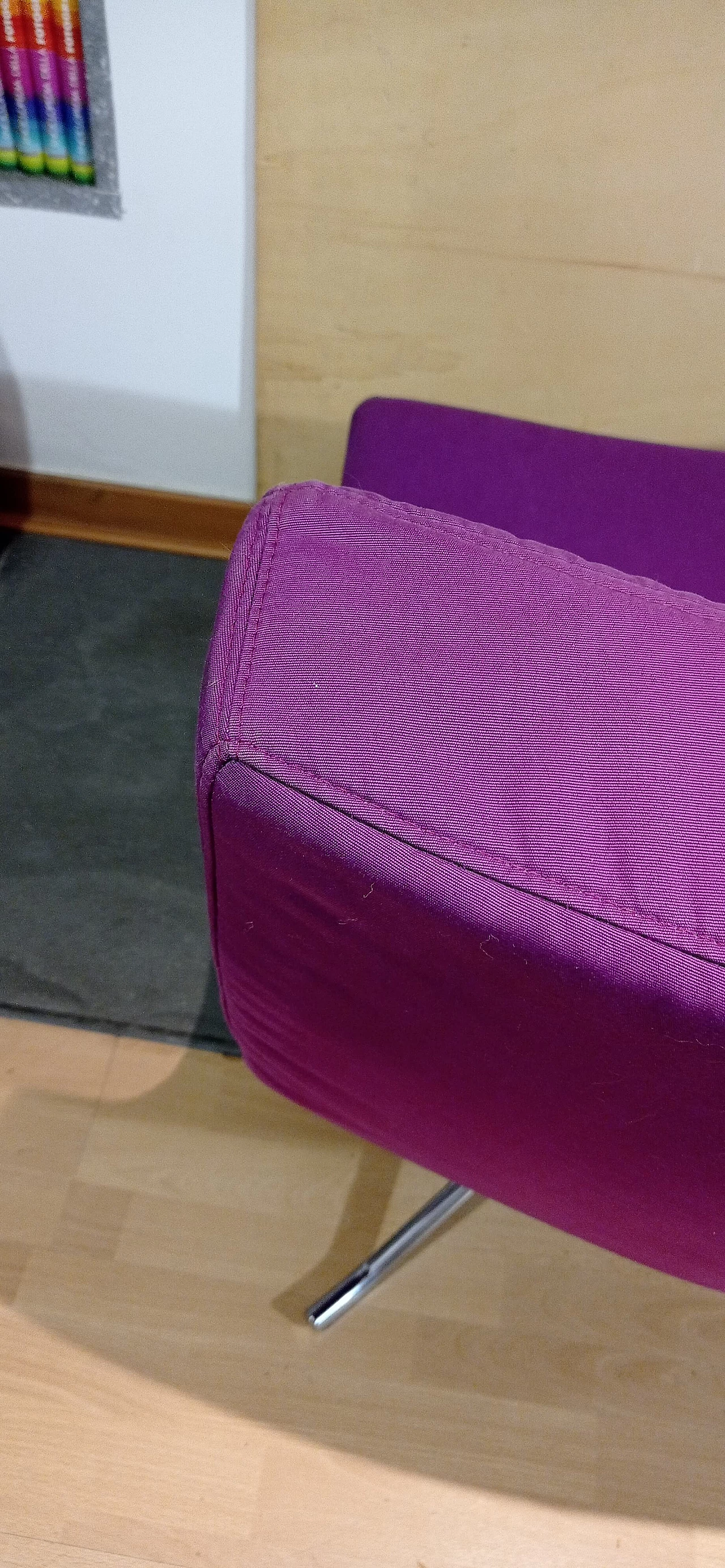 Poltrona Pop in tessuto viola di Christian Werner per Ligne Roset 103