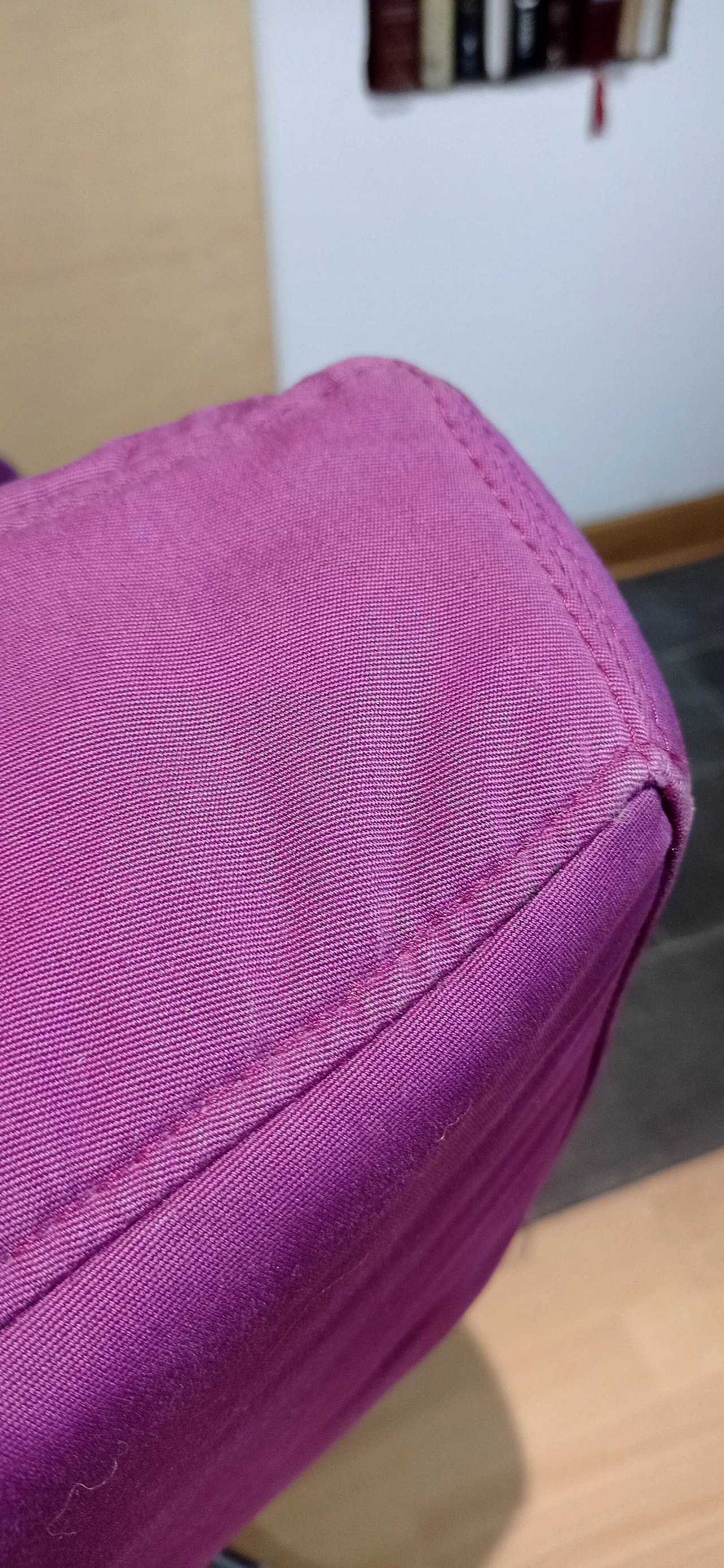 Poltrona Pop in tessuto viola di Christian Werner per Ligne Roset 106