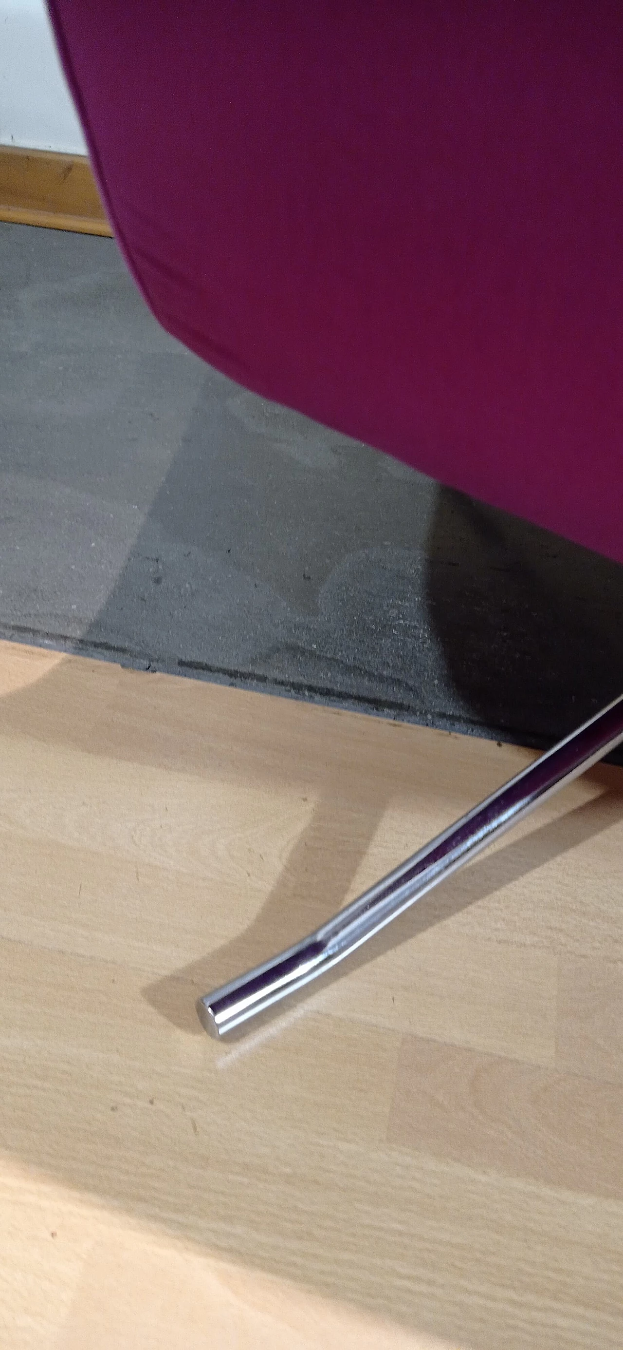 Poltrona Pop in tessuto viola di Christian Werner per Ligne Roset 108