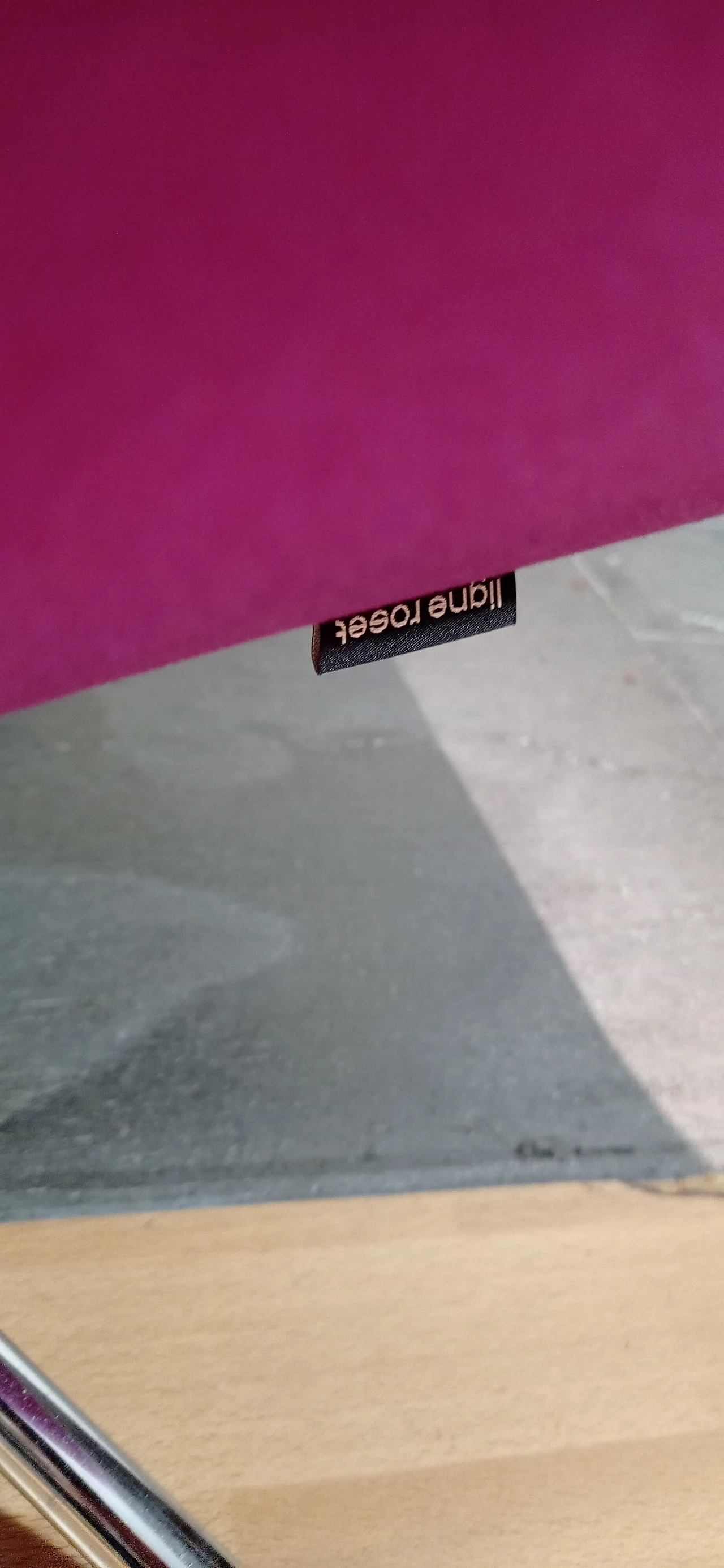 Poltrona Pop in tessuto viola di Christian Werner per Ligne Roset 111