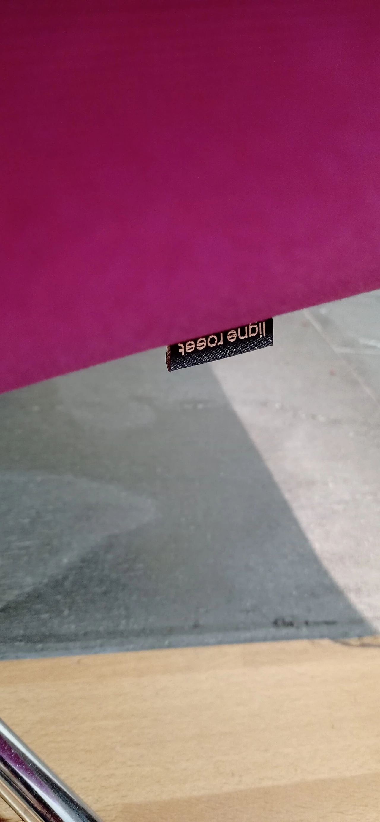 Poltrona Pop in tessuto viola di Christian Werner per Ligne Roset 112