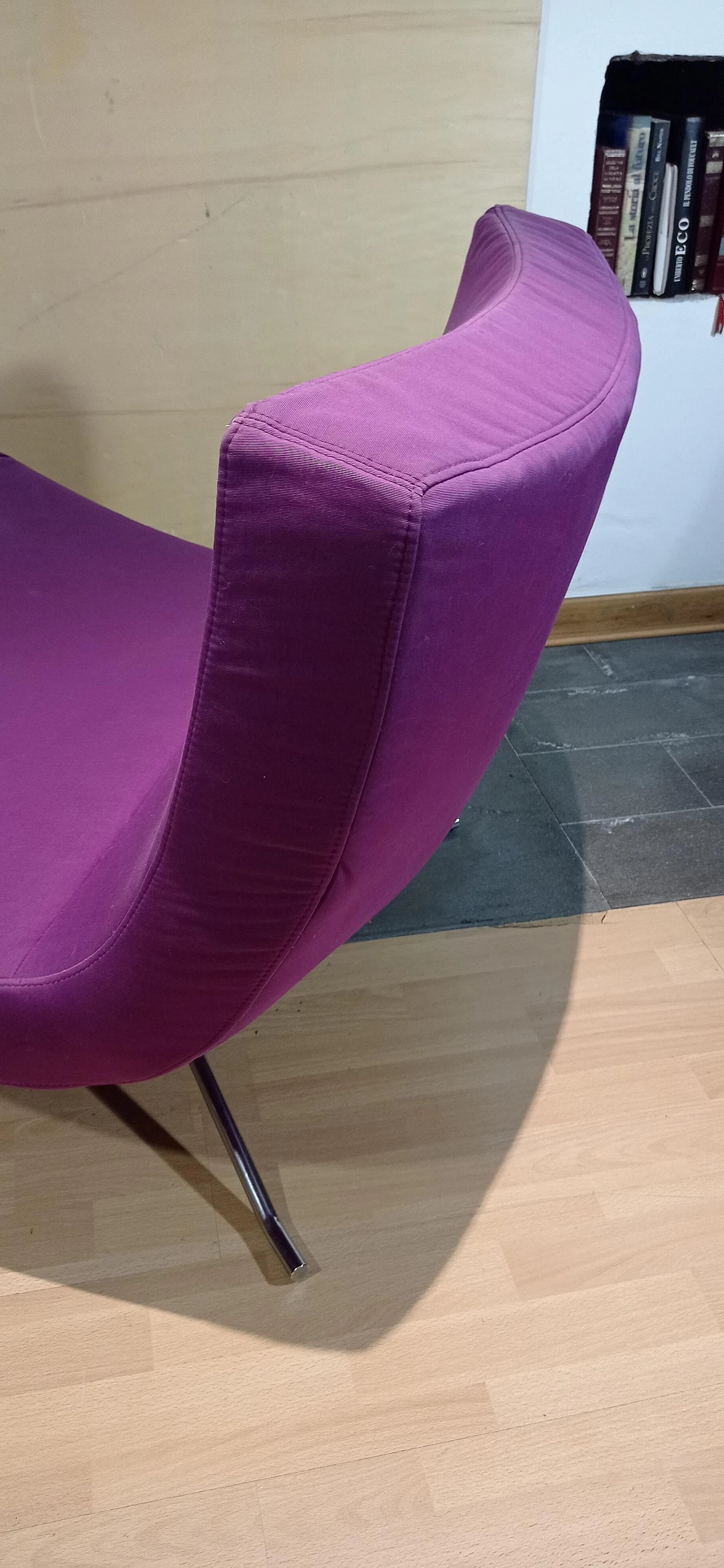 Poltrona Pop in tessuto viola di Christian Werner per Ligne Roset 119