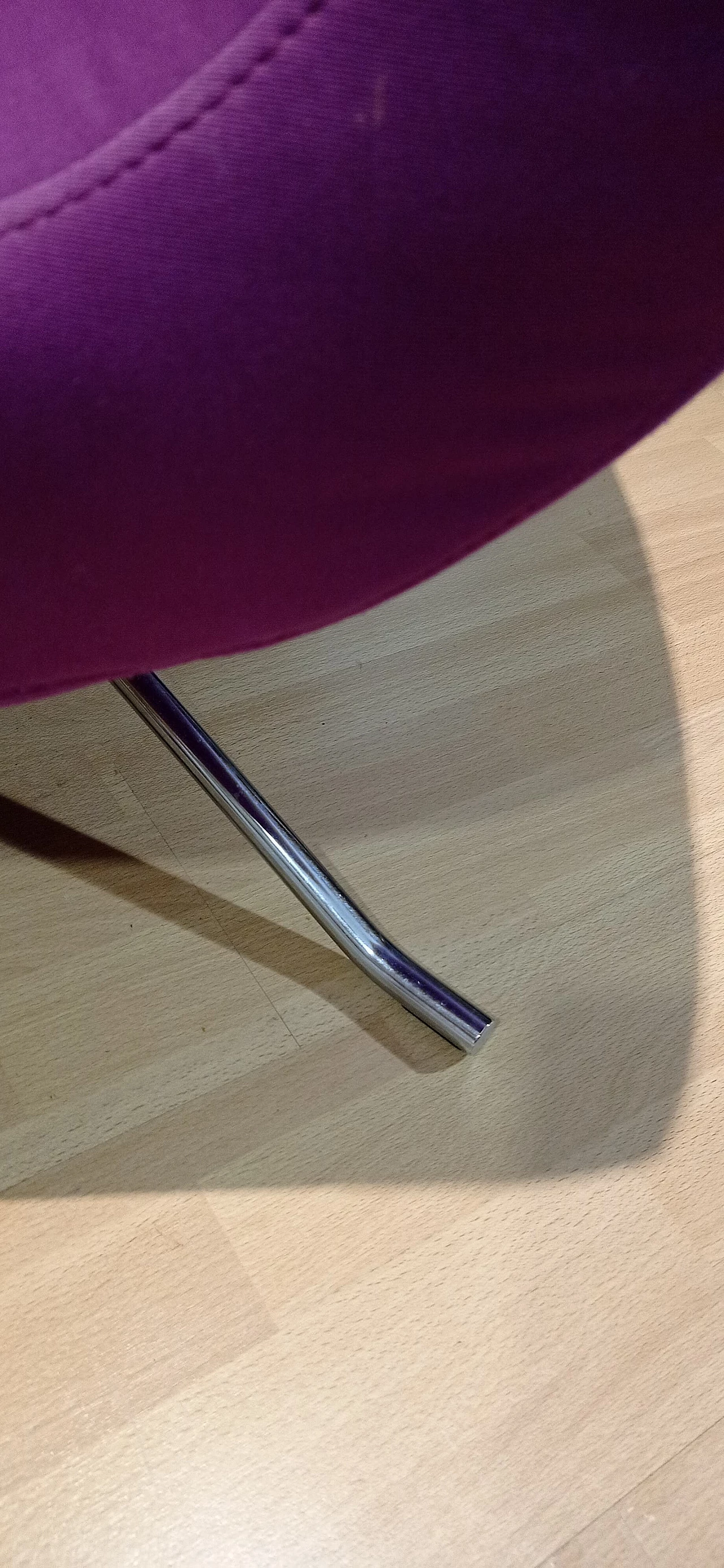 Poltrona Pop in tessuto viola di Christian Werner per Ligne Roset 126