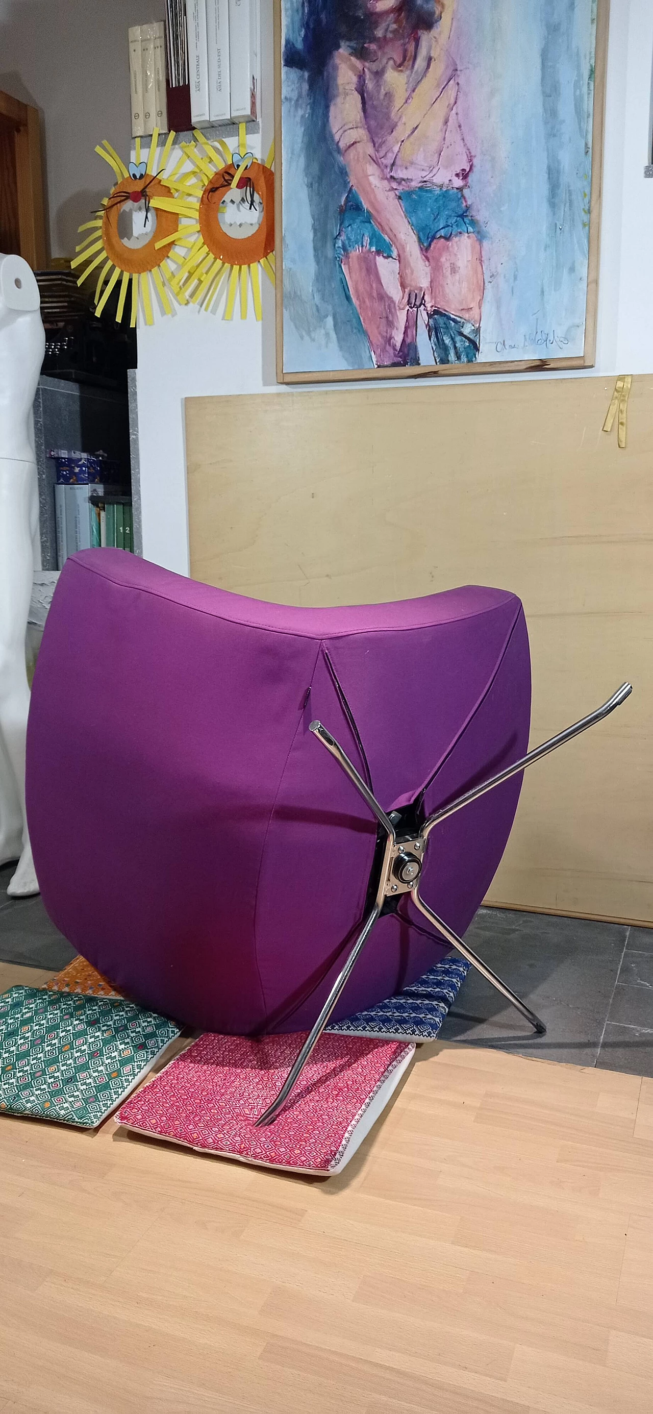 Poltrona Pop in tessuto viola di Christian Werner per Ligne Roset 136