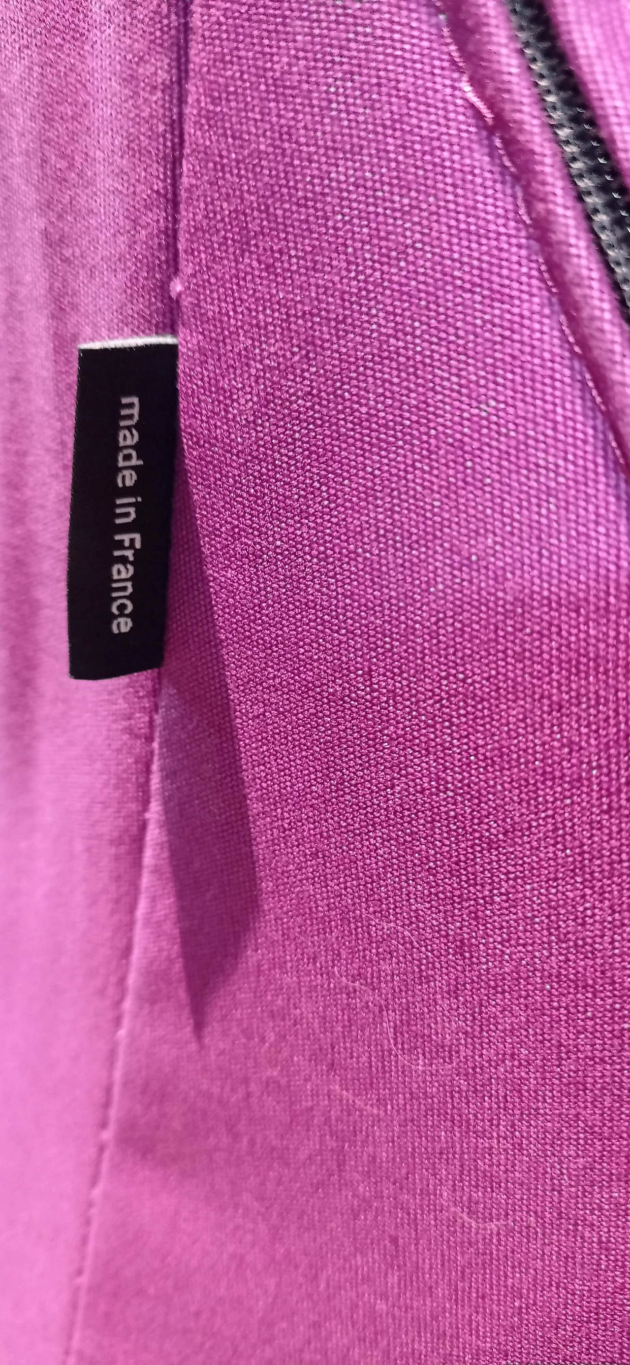 Poltrona Pop in tessuto viola di Christian Werner per Ligne Roset 140