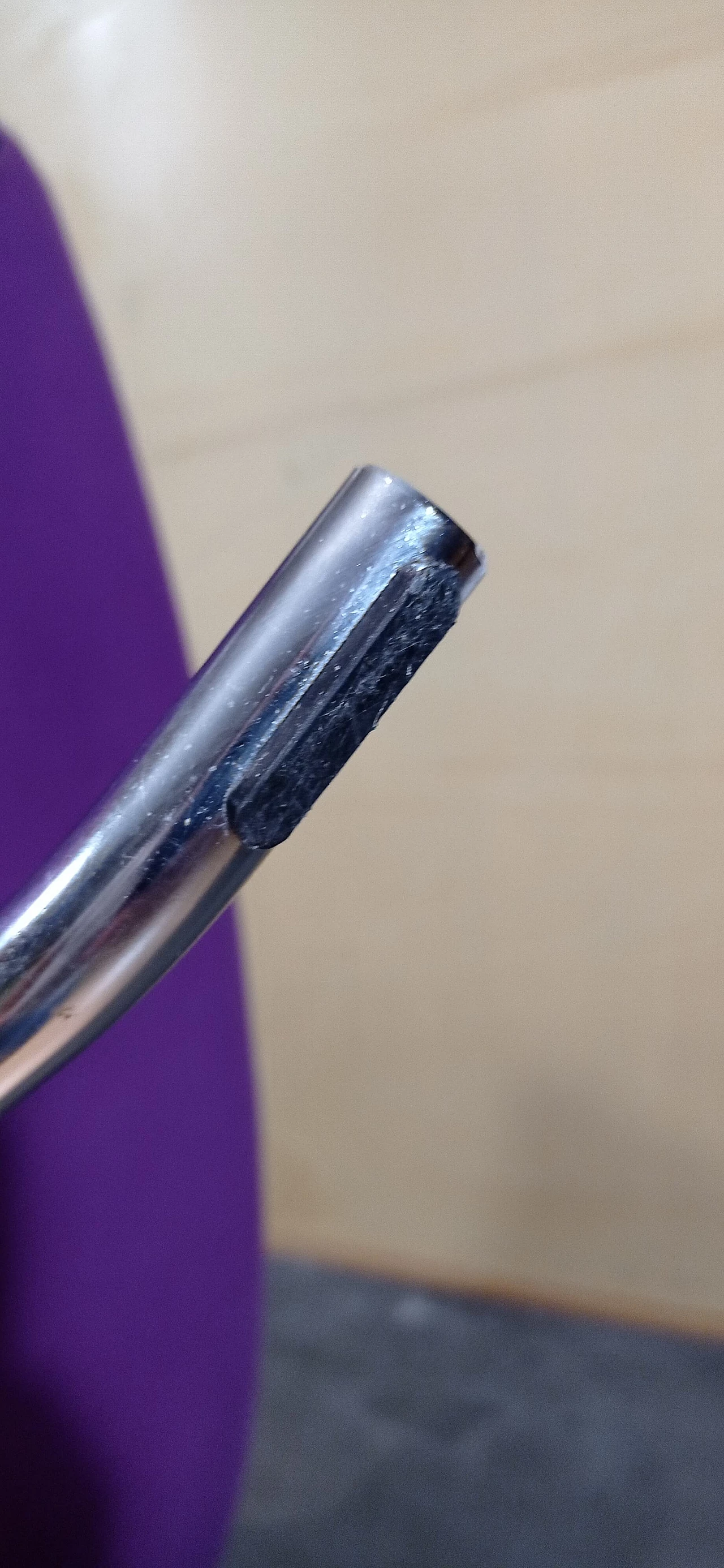 Poltrona Pop in tessuto viola di Christian Werner per Ligne Roset 142