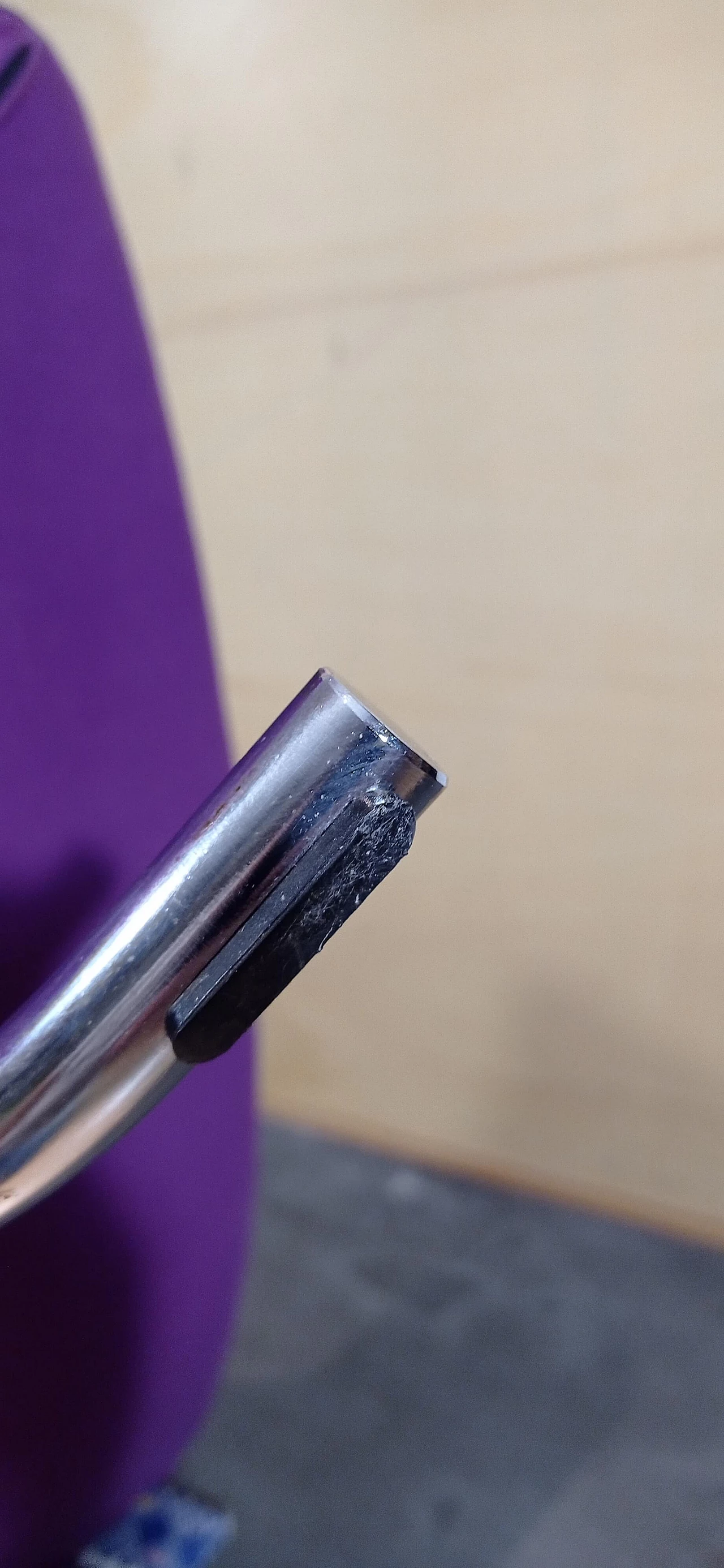 Poltrona Pop in tessuto viola di Christian Werner per Ligne Roset 143