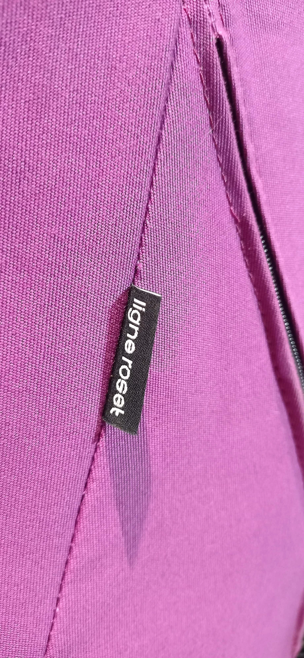 Poltrona Pop in tessuto viola di Christian Werner per Ligne Roset 147