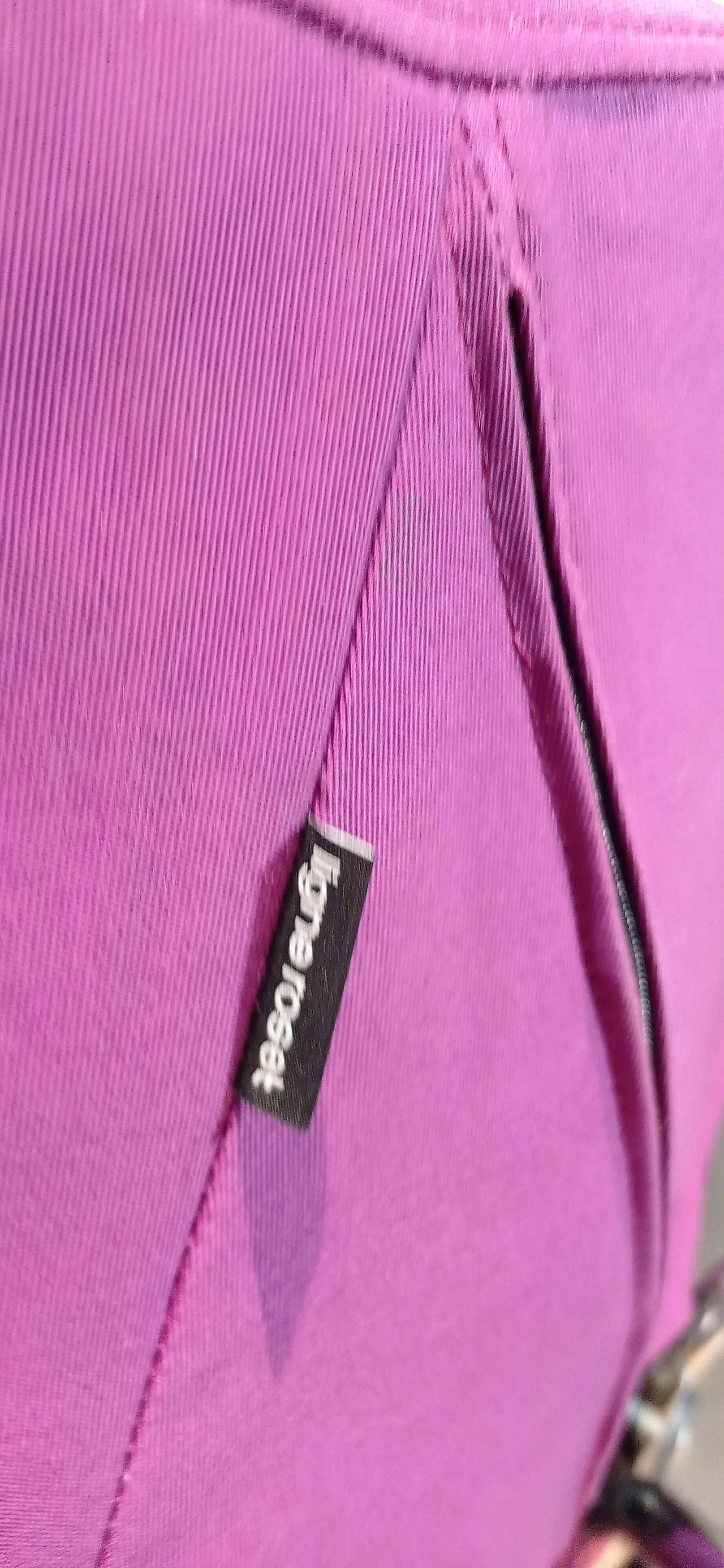 Poltrona Pop in tessuto viola di Christian Werner per Ligne Roset 148