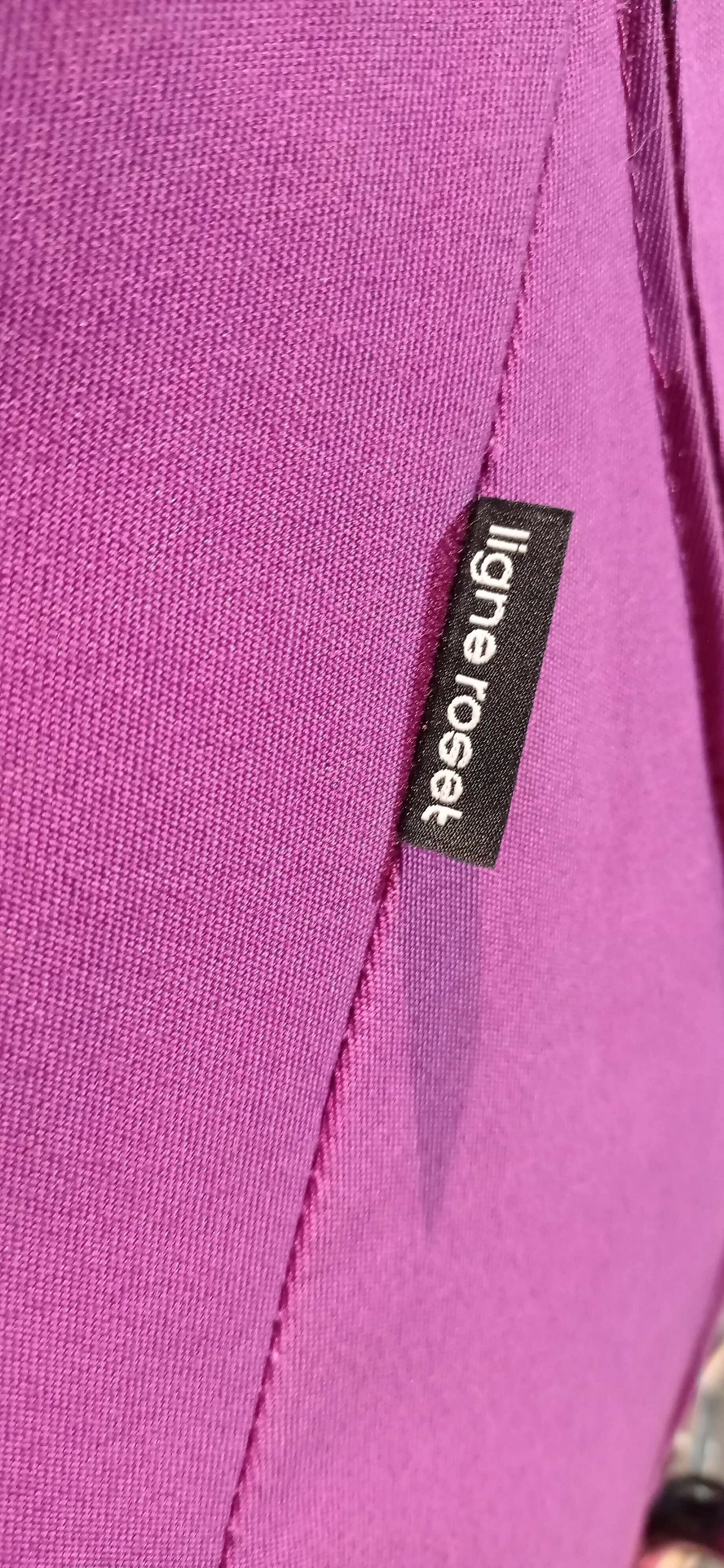 Poltrona Pop in tessuto viola di Christian Werner per Ligne Roset 150