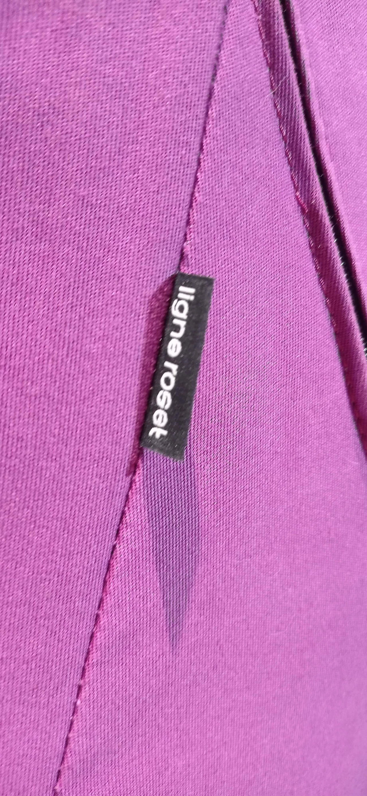 Poltrona Pop in tessuto viola di Christian Werner per Ligne Roset 153