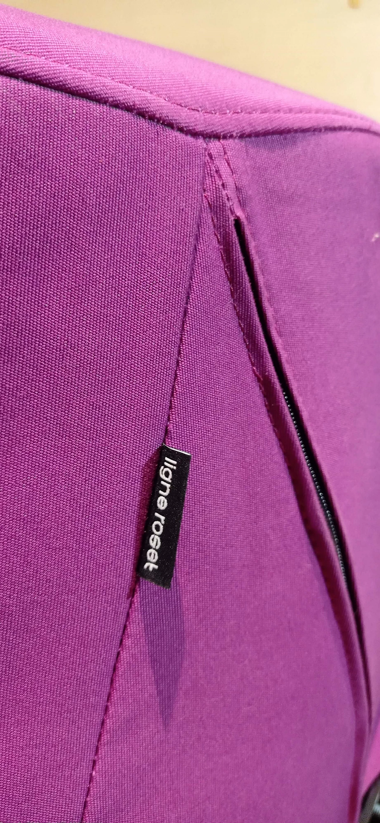 Poltrona Pop in tessuto viola di Christian Werner per Ligne Roset 154