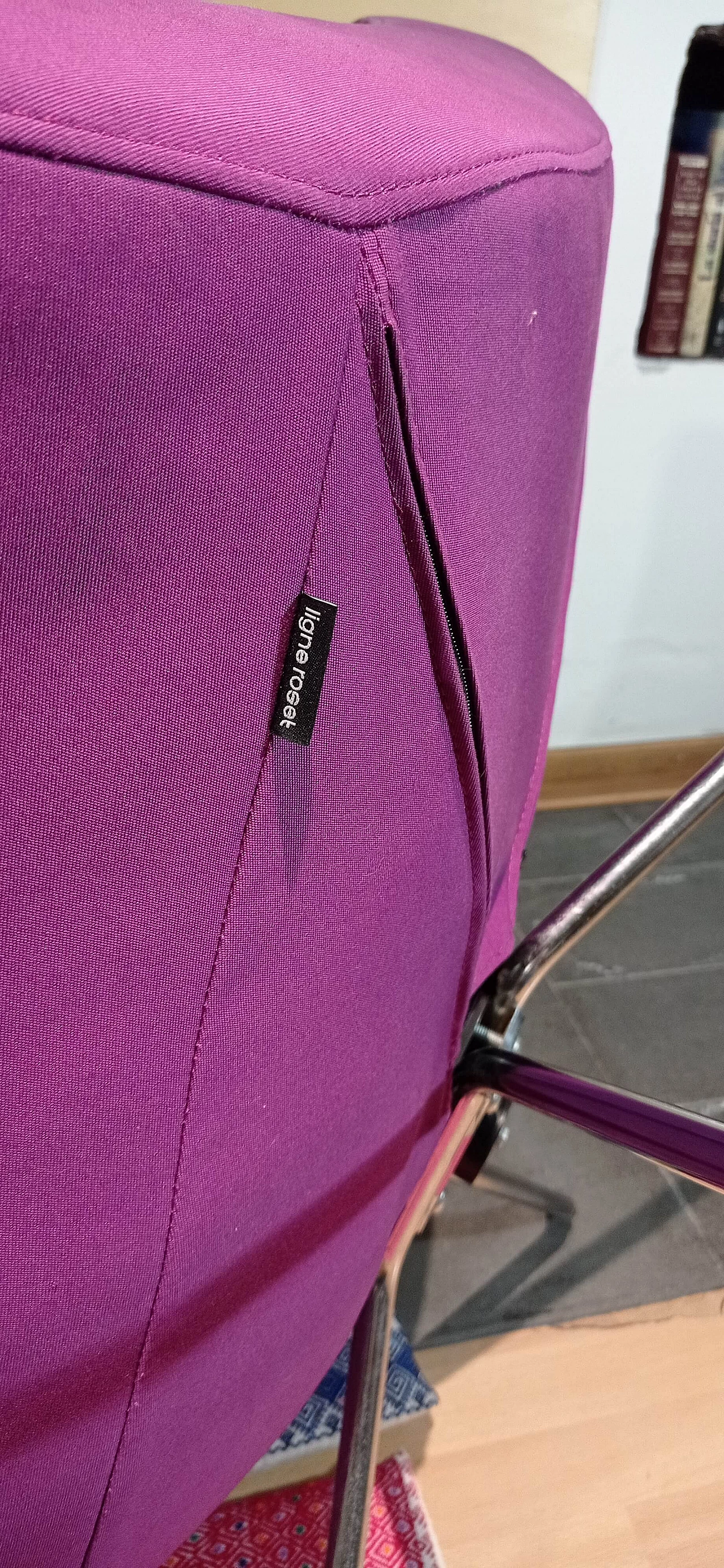 Poltrona Pop in tessuto viola di Christian Werner per Ligne Roset 156