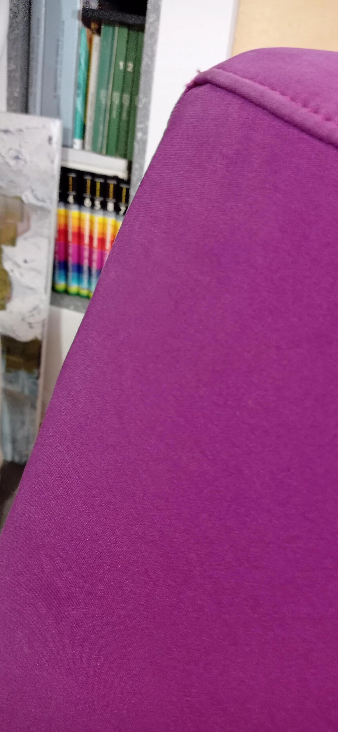 Poltrona Pop in tessuto viola di Christian Werner per Ligne Roset 157