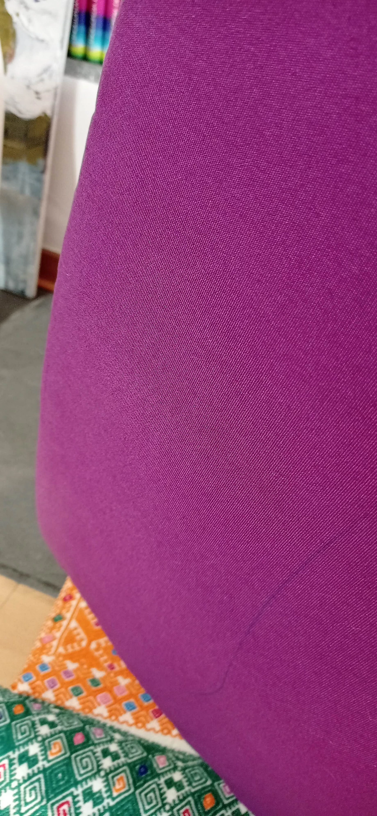 Poltrona Pop in tessuto viola di Christian Werner per Ligne Roset 158