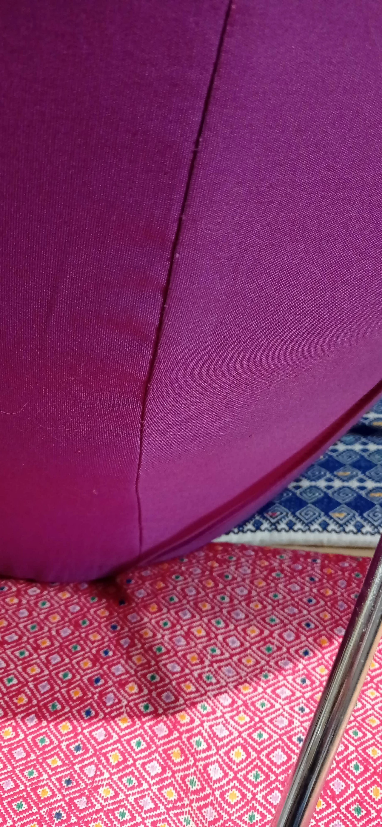 Poltrona Pop in tessuto viola di Christian Werner per Ligne Roset 159