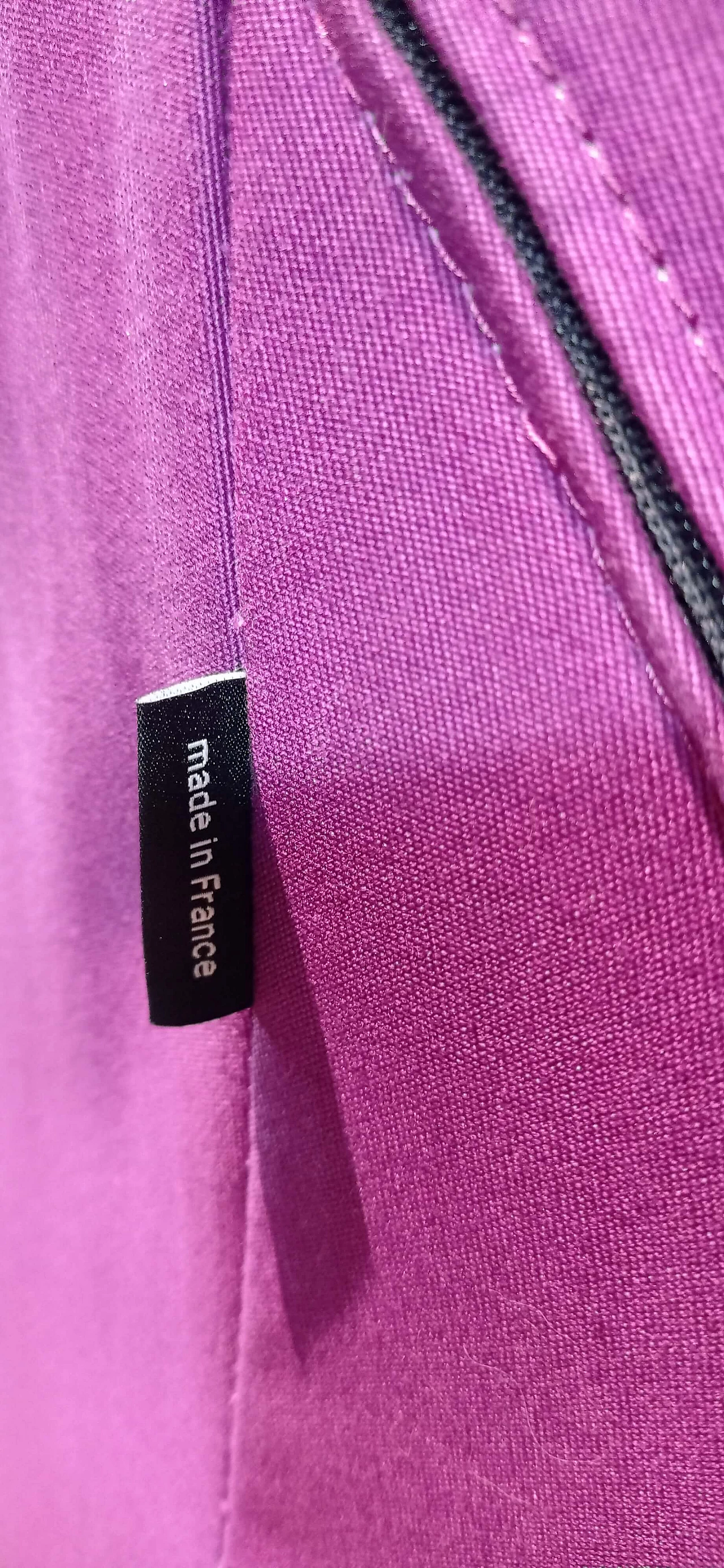 Poltrona Pop in tessuto viola di Christian Werner per Ligne Roset 160